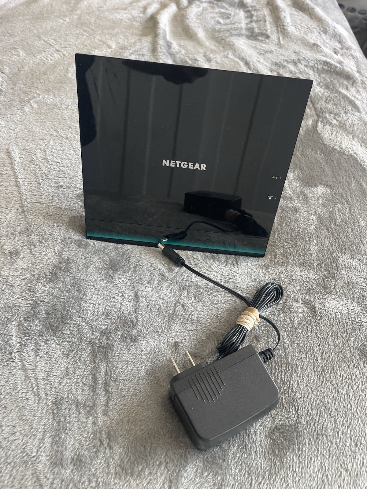 Netgear R6100 4-Port Dualband Gig Smart Wireless AC1200 Router W/ Cords TESTED