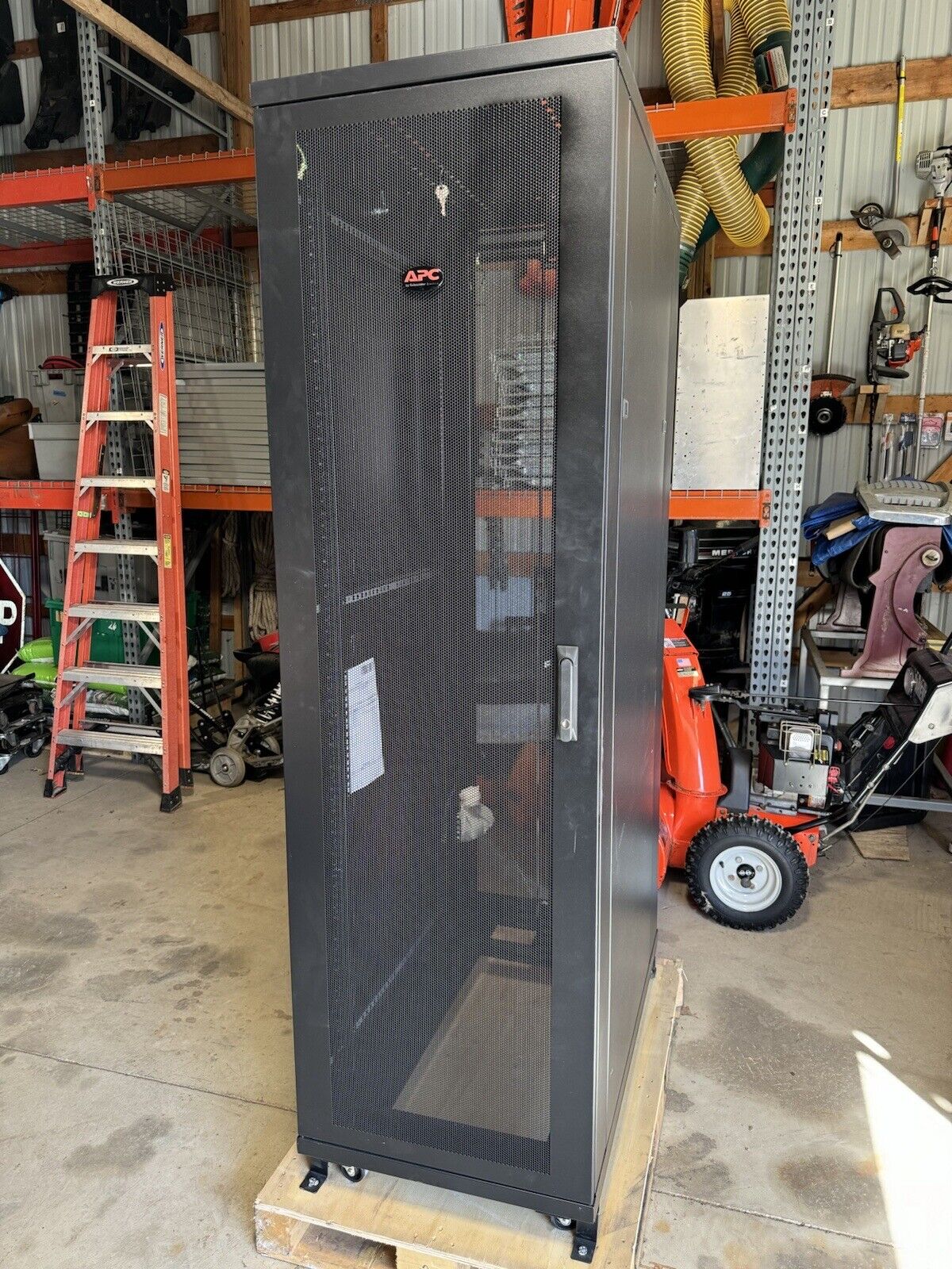 APC AR2400 Fully Enclosed Server Rack with doors and Sides