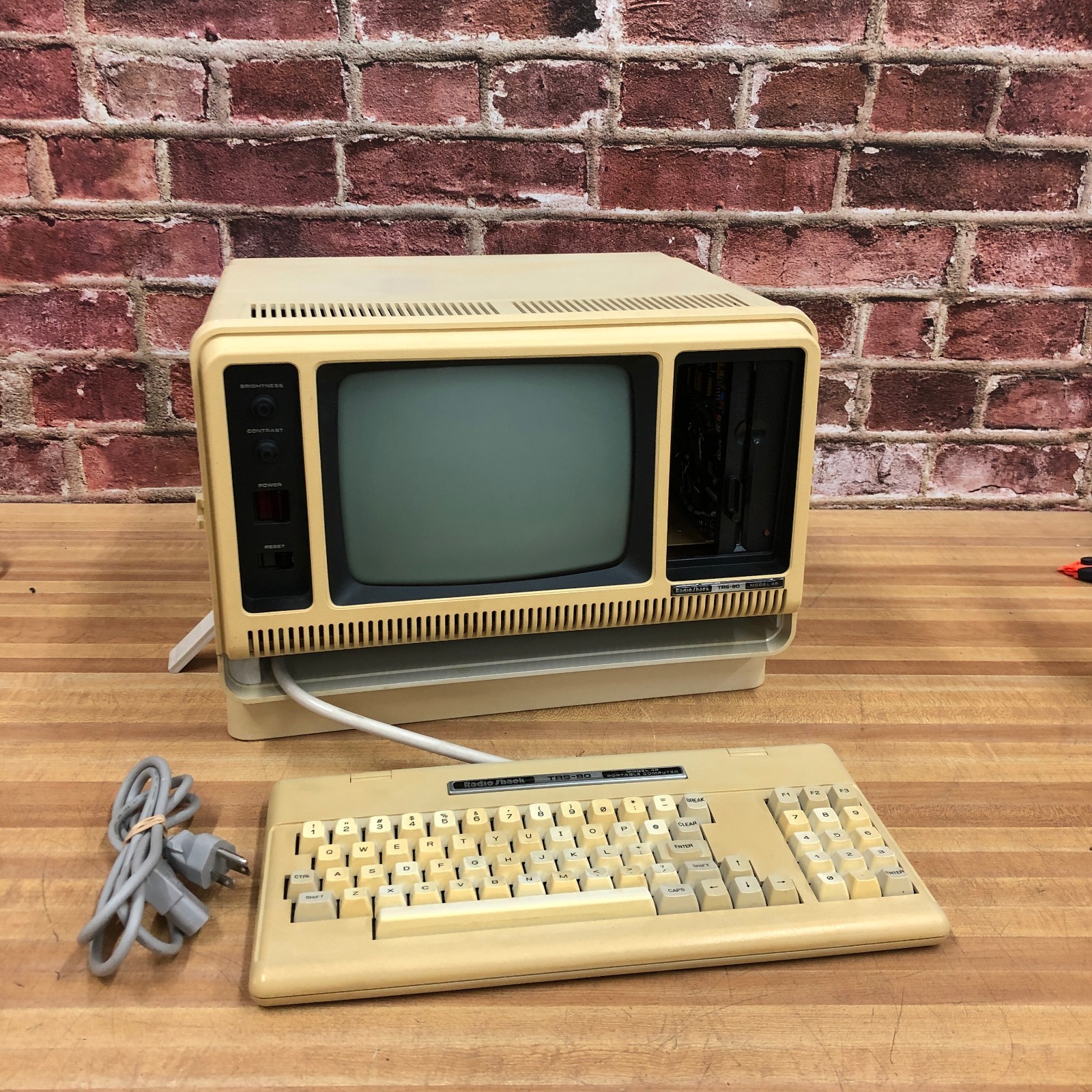 Radio Shack TRS-80 Model 4P Computer w Keyboard - Powers On- For Parts Or Repair