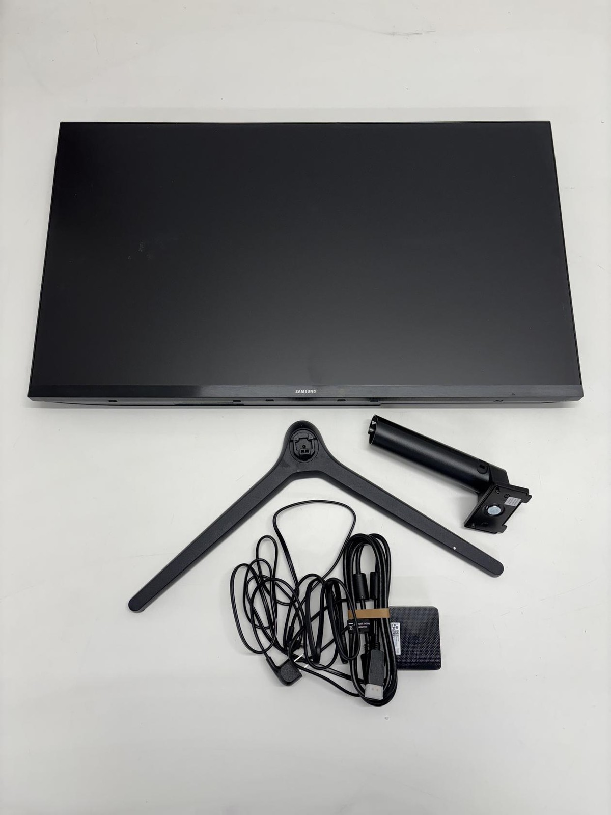 Samsung 32-Inch Flat Computer Monitor-read