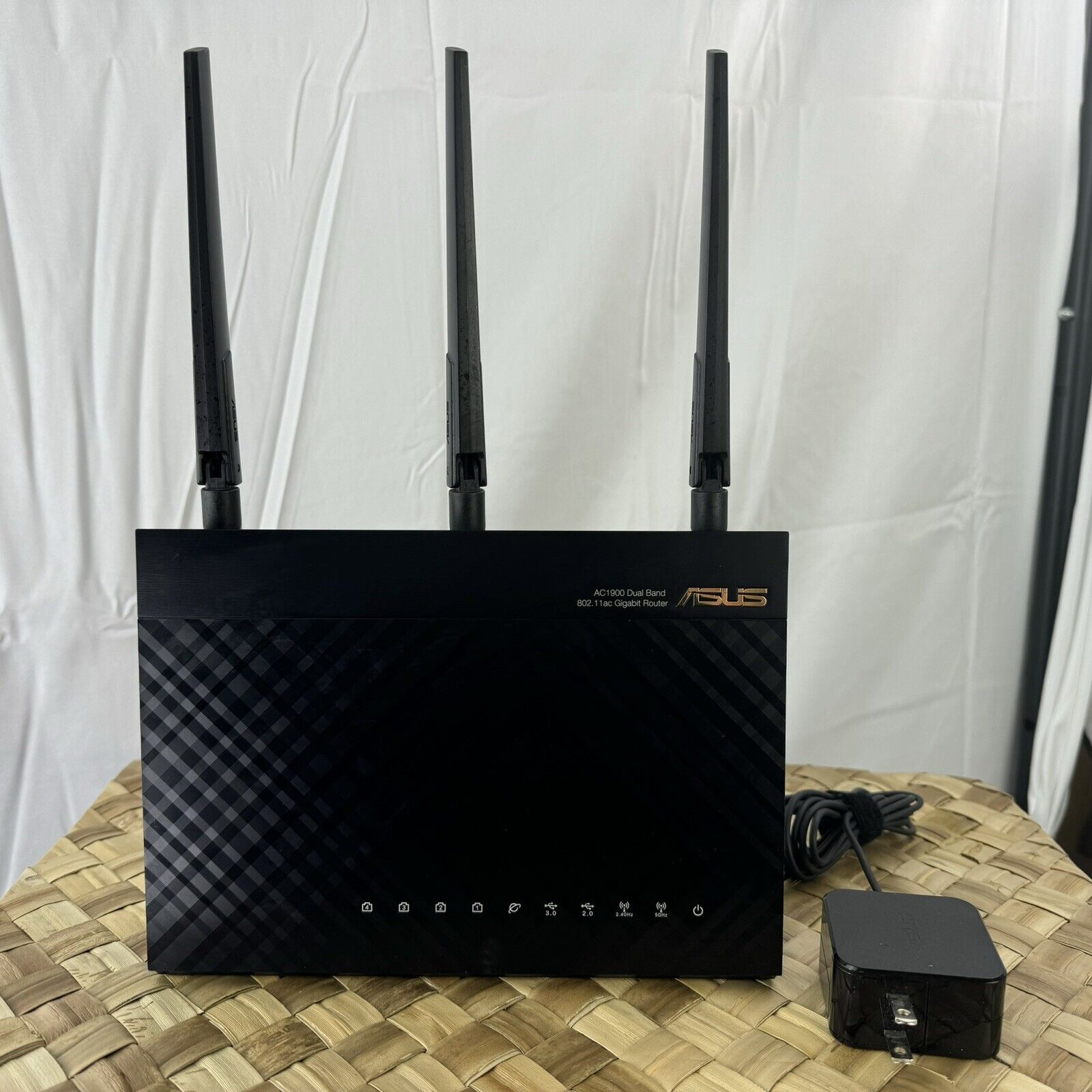 ASUS AC1900 (RT-AC1900P) 802.11ac Gigabit AiMesh WiFi Router B42