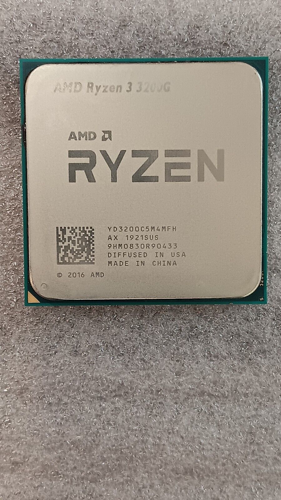 AMD Ryzen 3 3200G (YD3200C5M4MFH) 3.6GHz 4 Core AM4 PC CPU