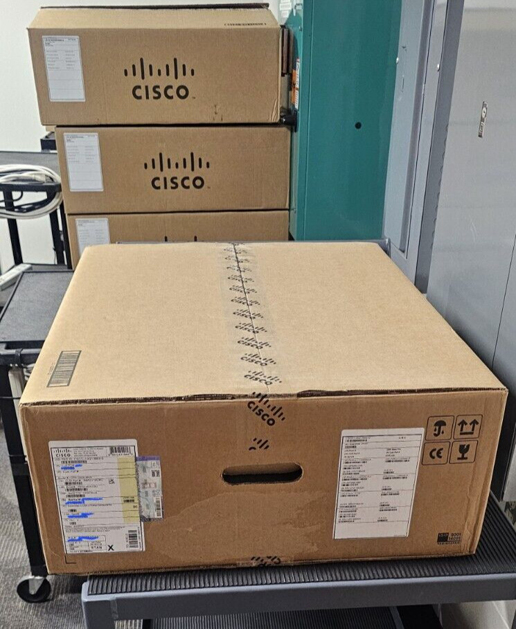 Cisco C9300-48UN-E 48-Port 5G Network Advantage New Sealed C9300-NM-8X Module