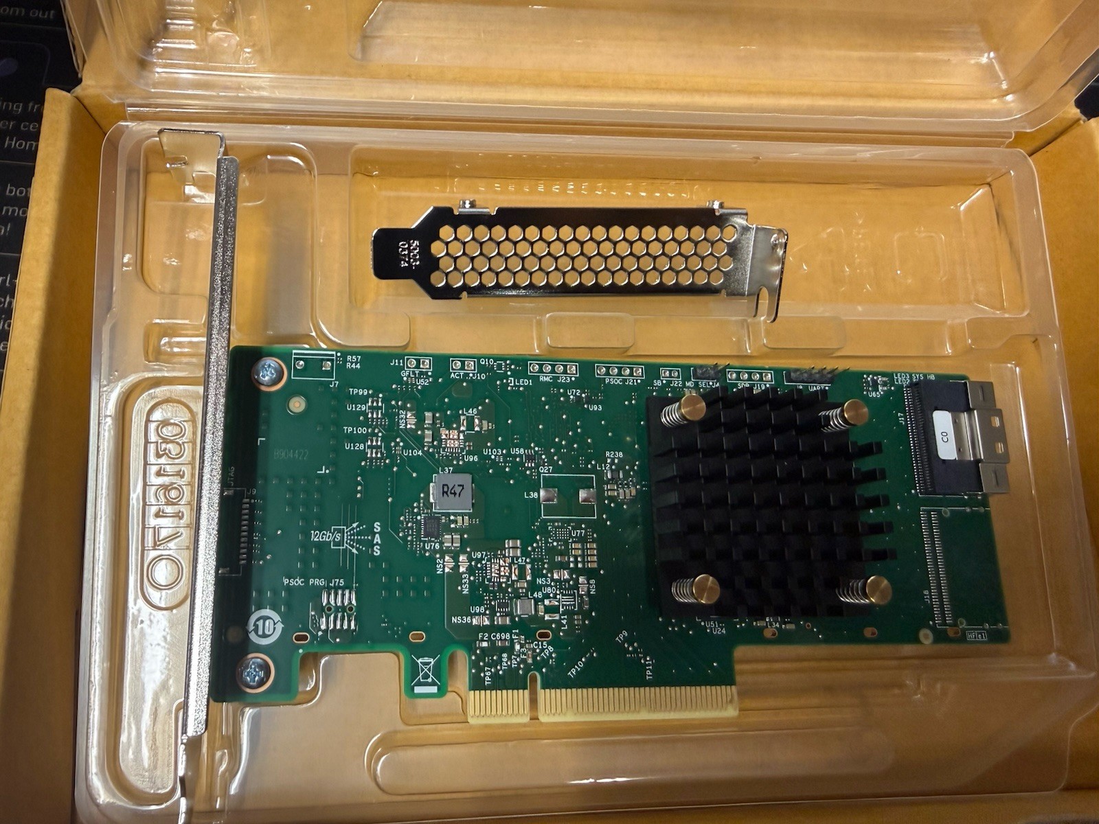 Broadcom HBA 9500-8i Tri-Mode Storage Controller SATA 6Gb/s SAS 12Gb/s PCIe