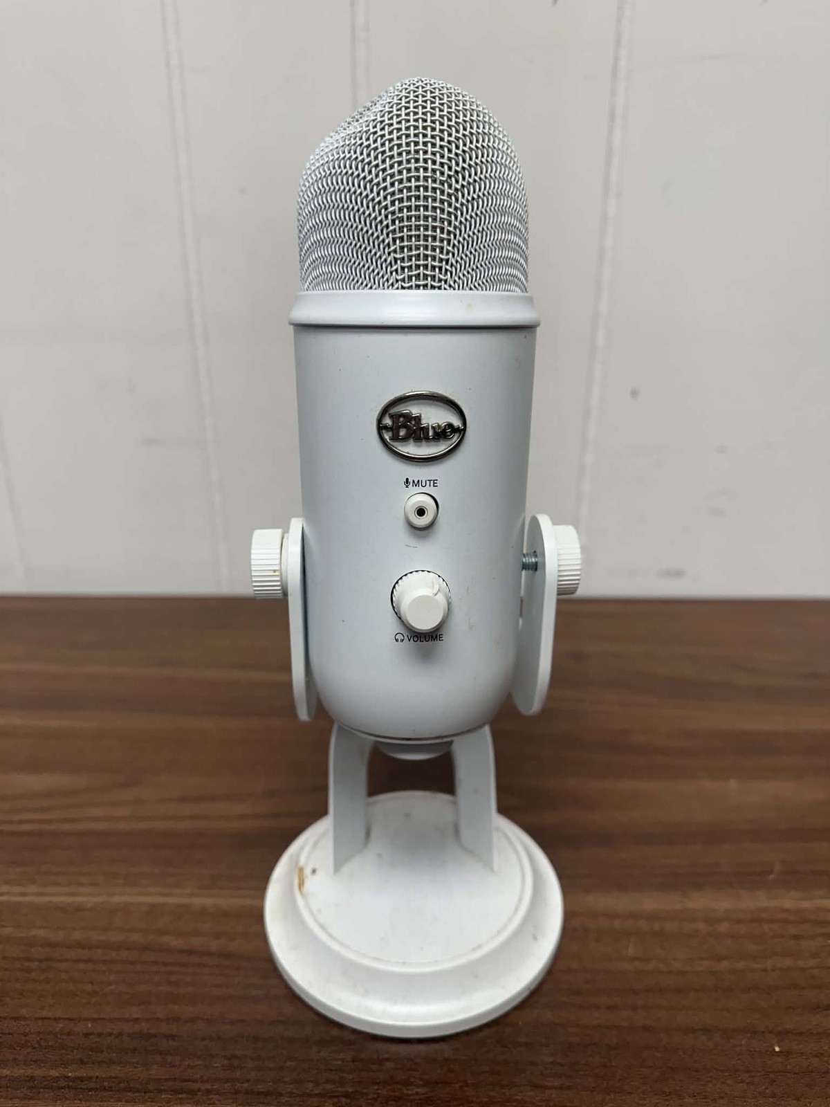 Logitech Creators Blue Yeti USB Microphone For Gaming Streaming Podcast 1809