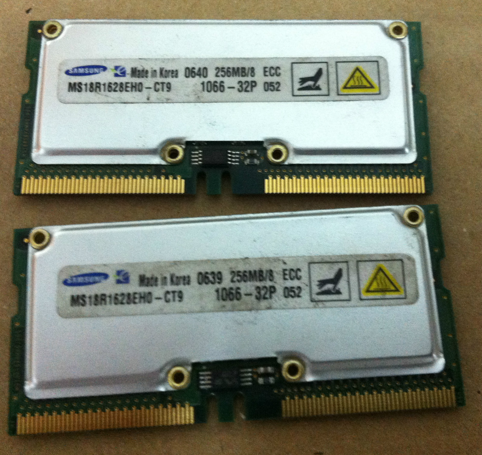 2x Samsung MS18R1628EH0-CT9 160-pin Rambus 256MB ECC 1066-32P SoDimm