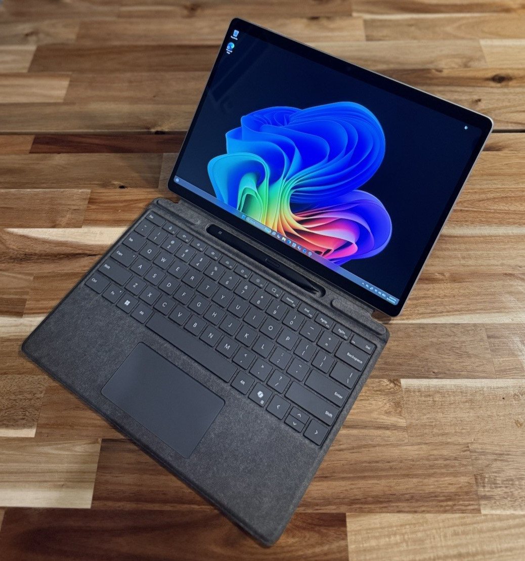 Microsoft Surface Pro 11th Edition Snapdragon X  Plus 16GB RAM 256GB SSD w/Pen