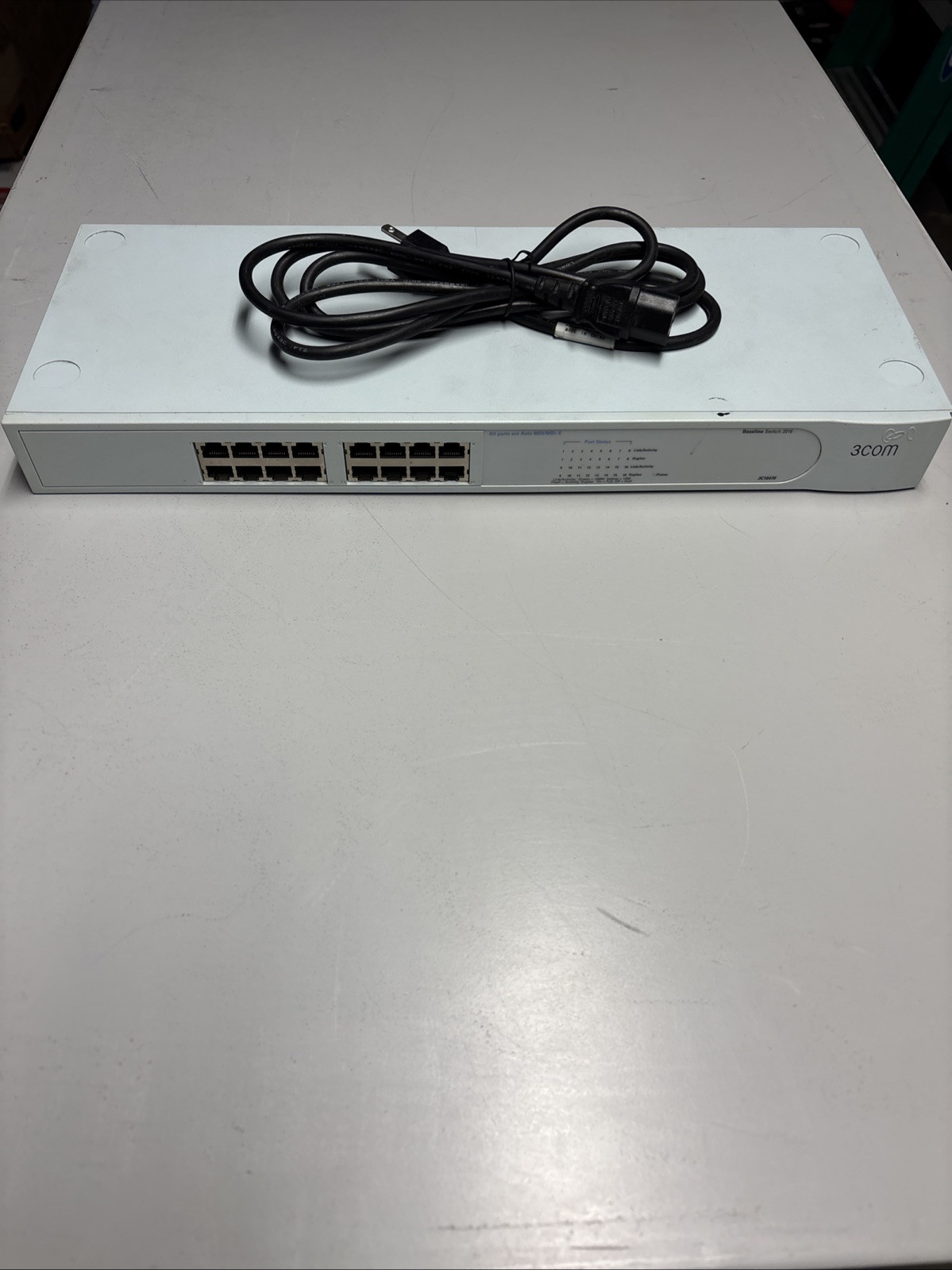 3Com Super Stack 3 Baseline 10/100 16-Port Ethernet Switch 3C16470
