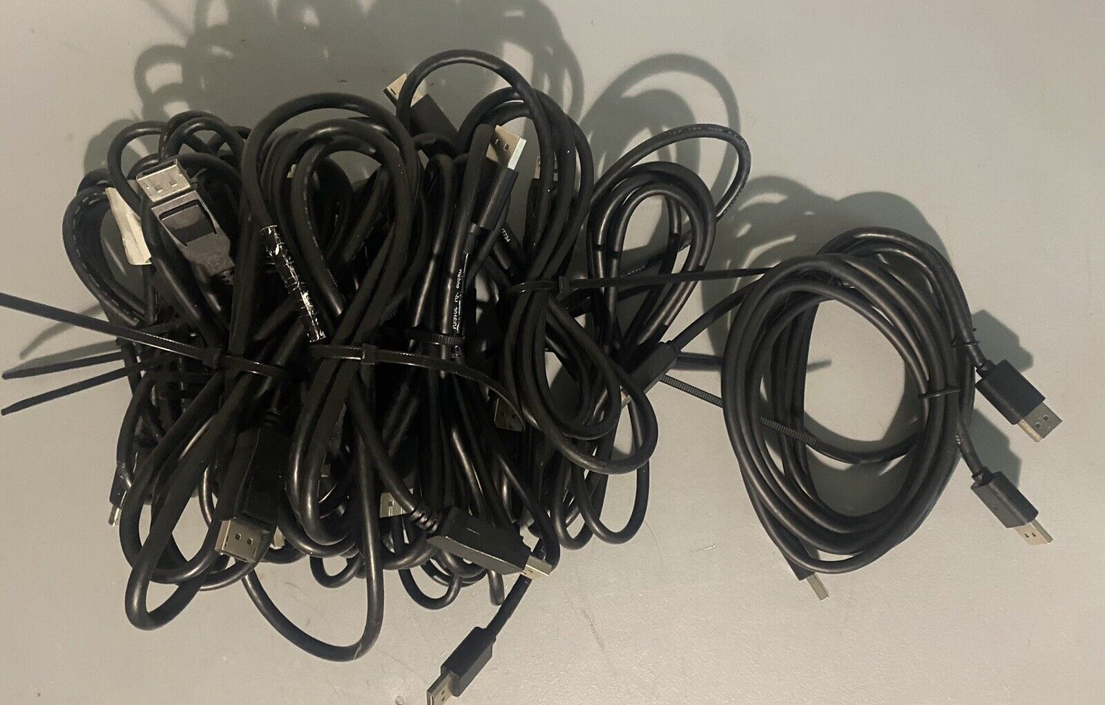 Lot Of (15) Misc 6ft DisplayPort Cables - Untested
