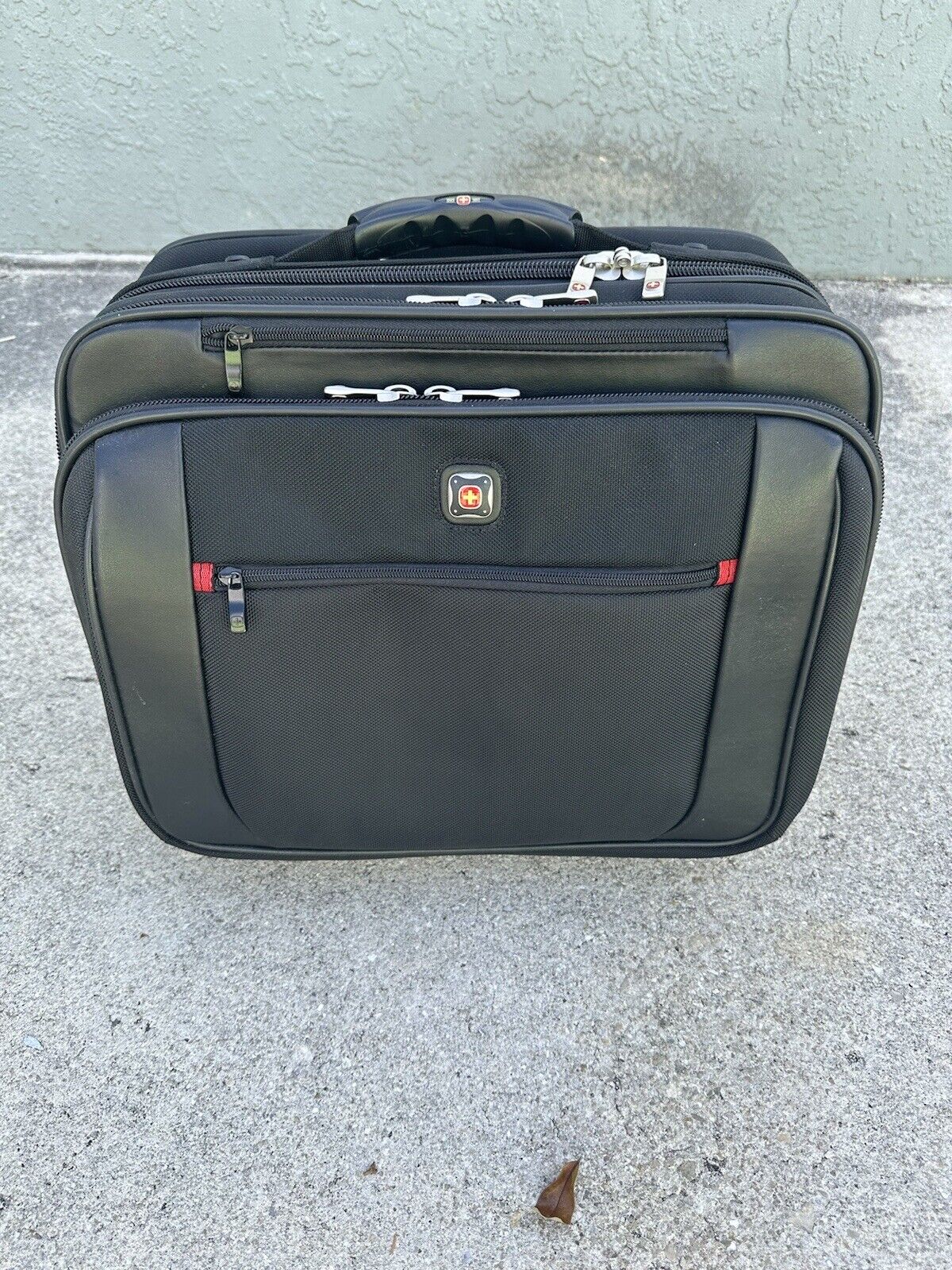 Wenger Swiss Army Wheeled Business Case Used (Mint Condition) With Laptop Case