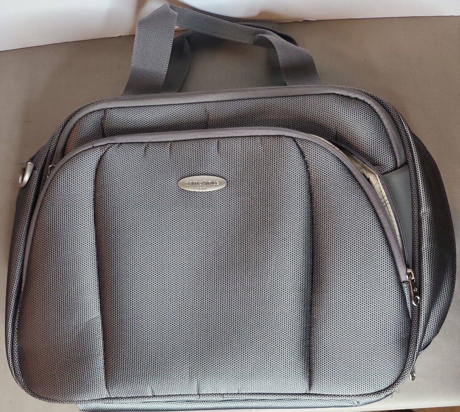 Samsonite V03 Laptop Shoulder Carry Bag (16
