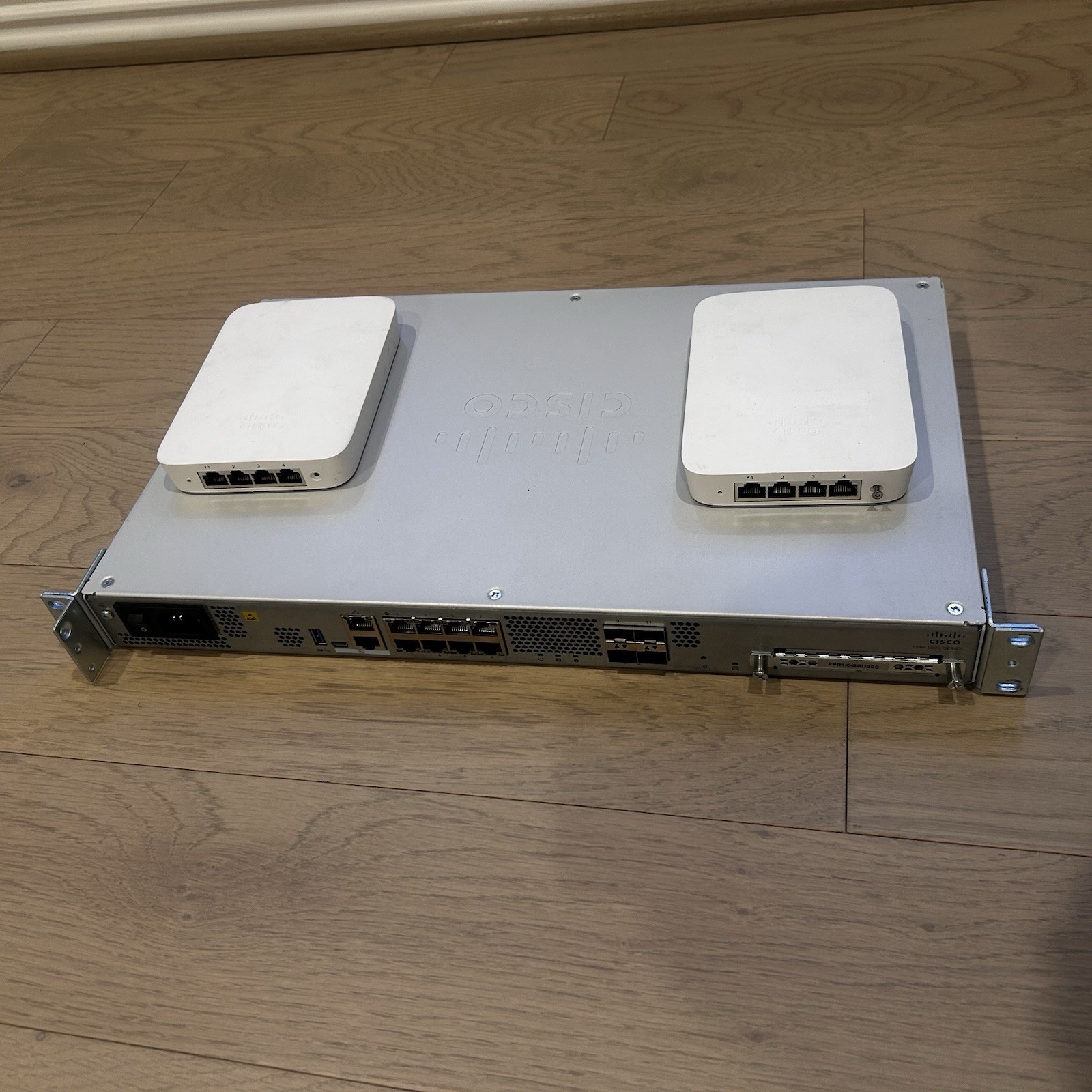Cisco FPR-1140 Firewall 8 Port Gigabit 4 SFP and Meraki MR30H-HW Access Point