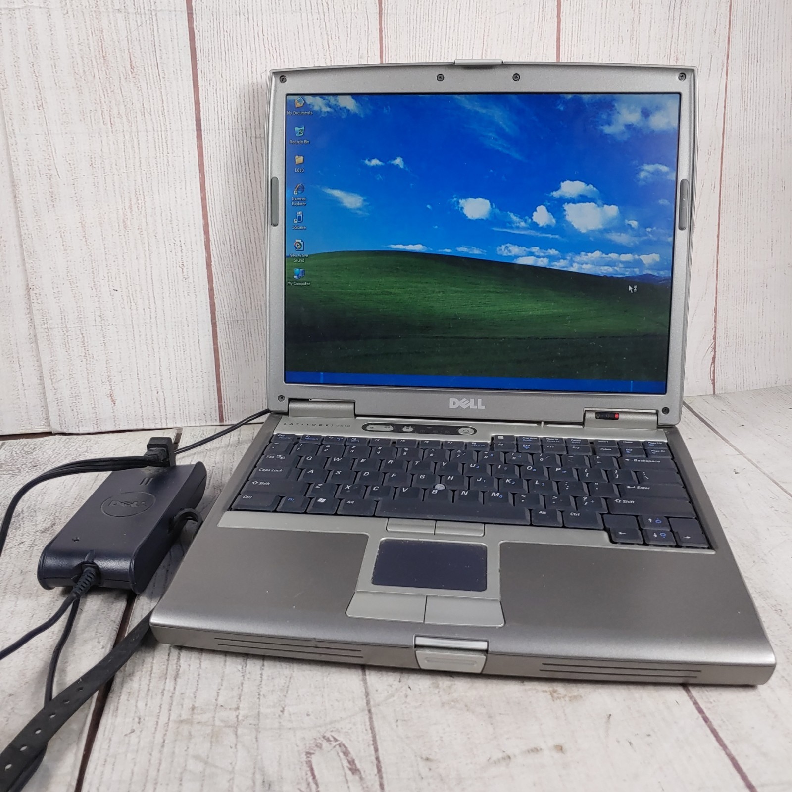 Dell Latitude D610 Laptop - Windows XP PRO - 1.73 GHz Intel, 1GB RAM w/ Charger 