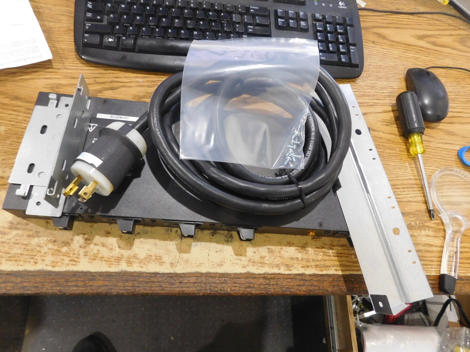 Hewlett-Packard P/N: 228481-001 Modular PDU Control Unit.  Ser. EO4500 w/ Mount