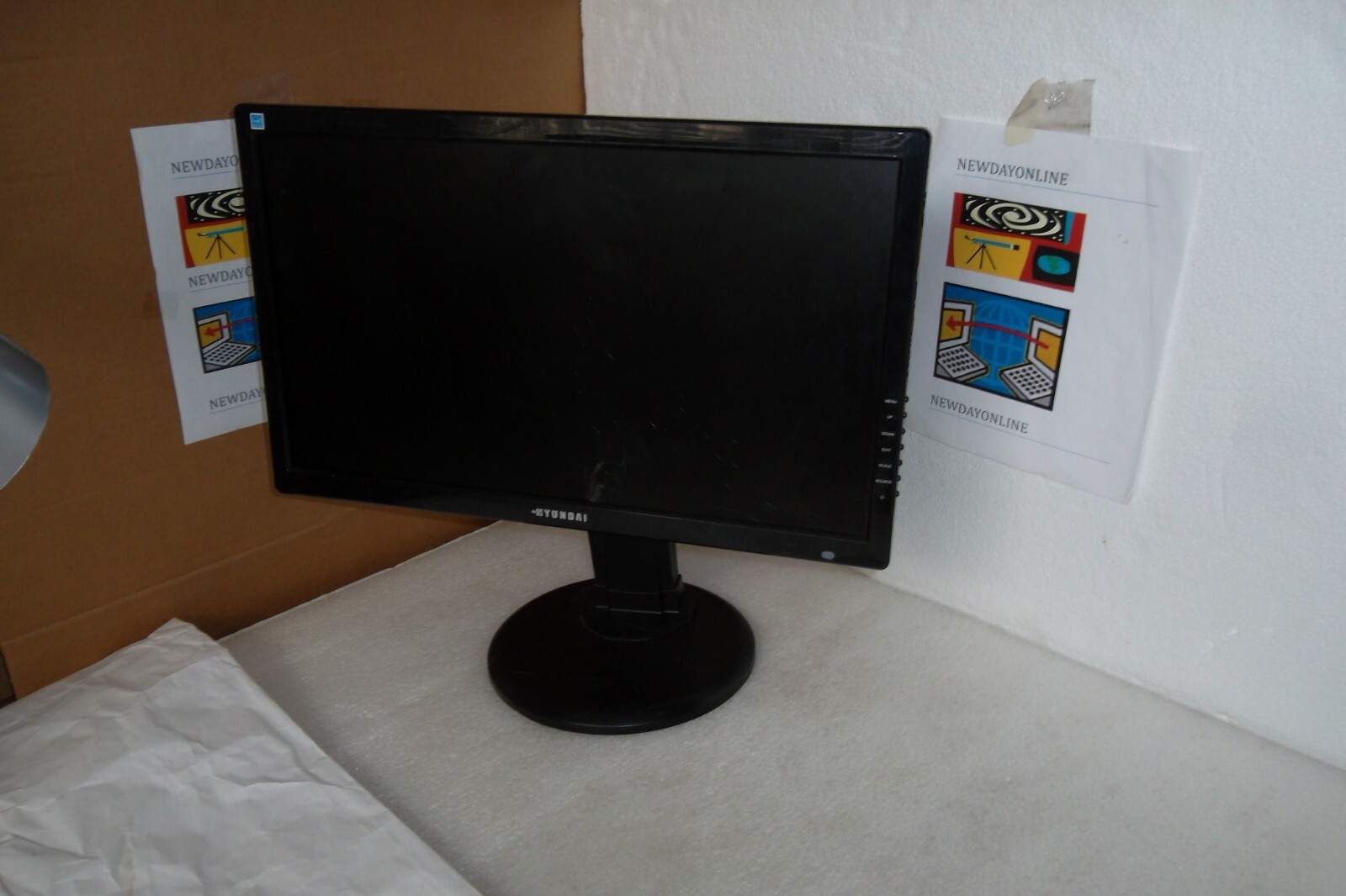 LOT-20 Hyundai P227DP 22" LED Monitor 1080p Full HD VGA  DP DVI P227D L21DPFAL0