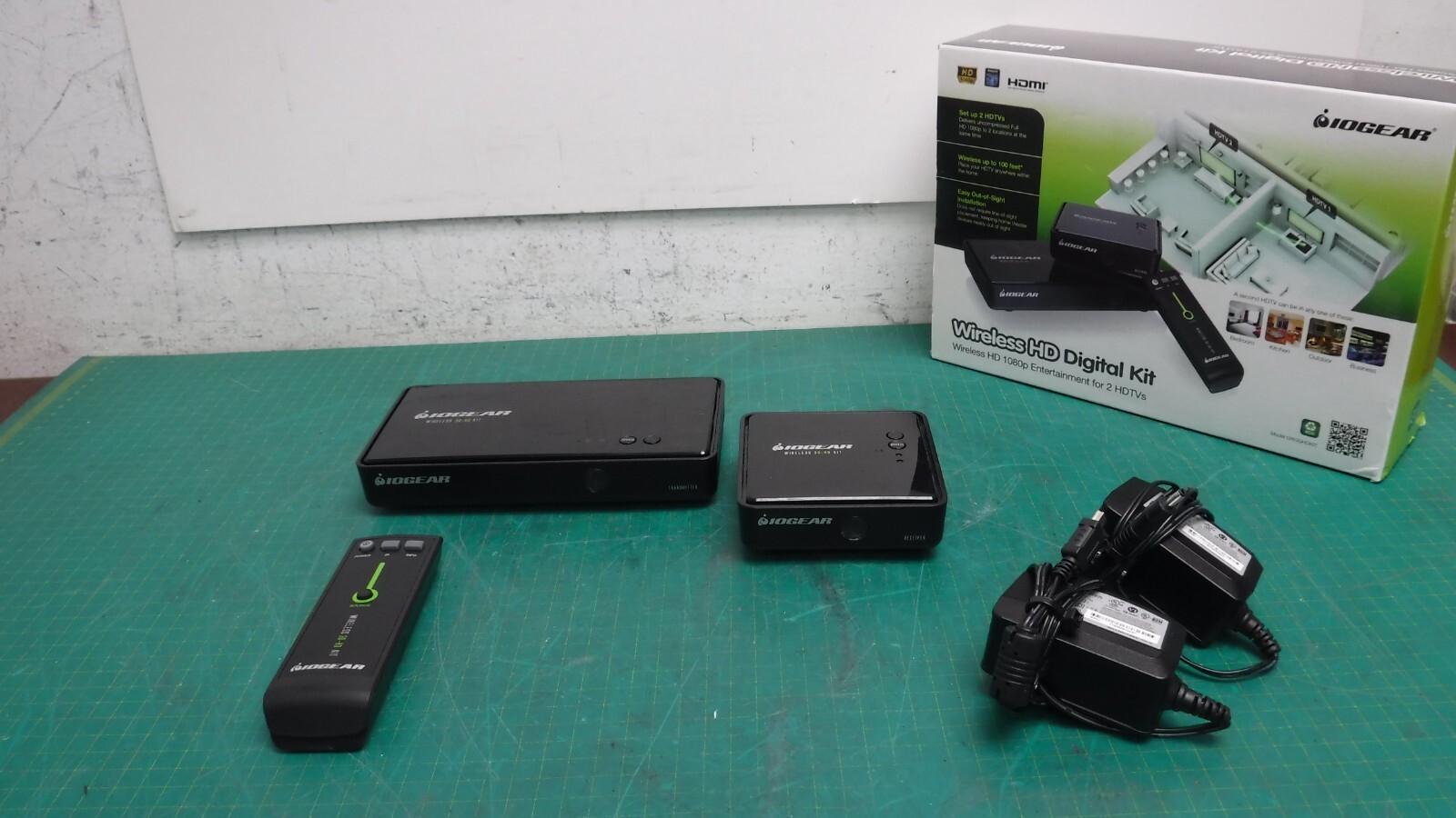 IOGear Wireless HD Digital Kit GW3DHDKIT 1080p 2 HDTV's