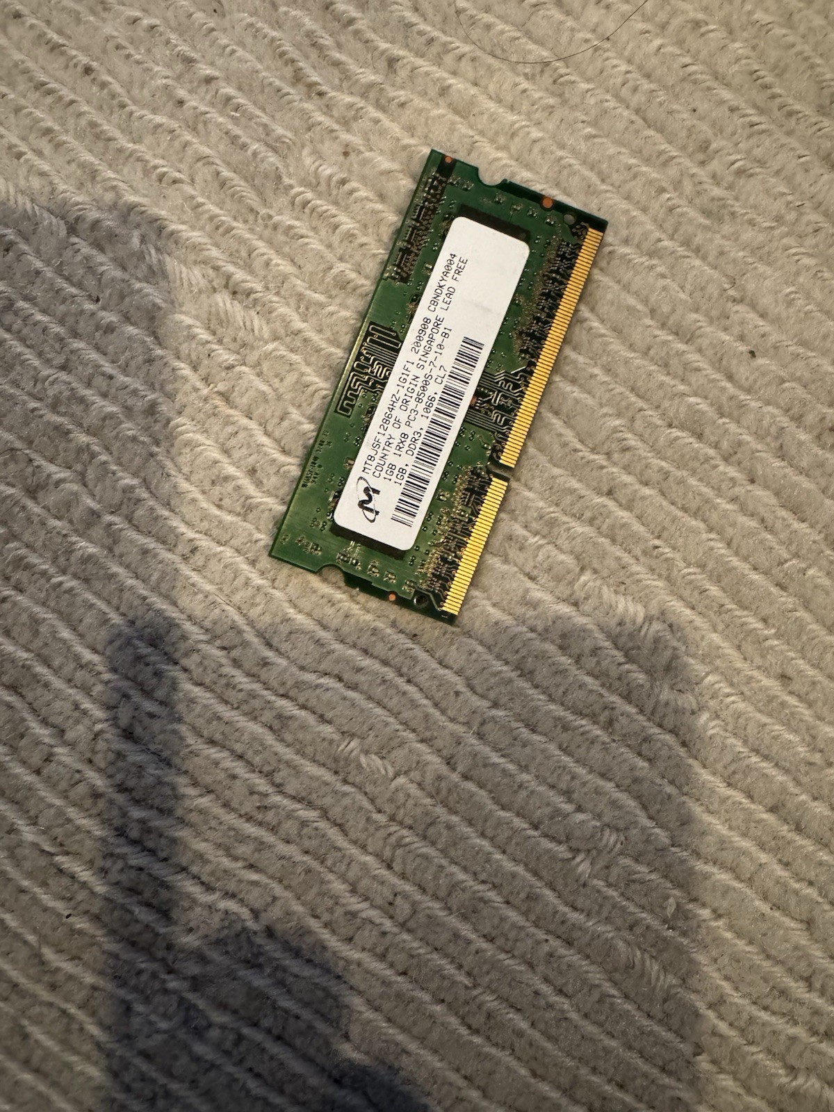 Micron MT8JSF12864HZ-1G1F1 1GB 1Rx8 204Pin SO-DIMM Non-ECC DDR3 1066MHz