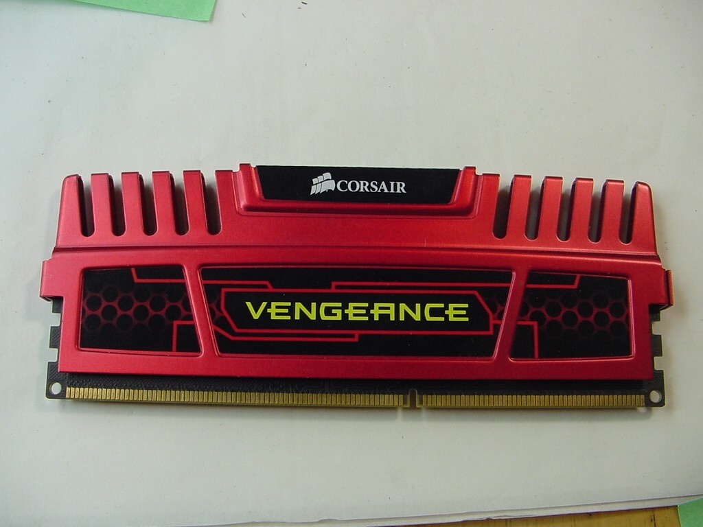 COMPUTER MEMORY - CORSAIR VENGEANCE CMZ8GX3M2A1600C9R 1600Mhz 1.50V