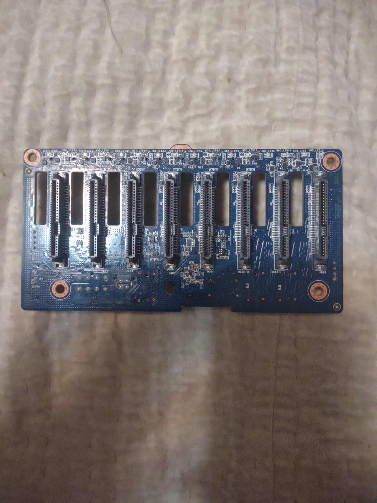 GigaByte CBPG083  8-Port SFF Backplane and 2.5" 8 bay hdd cage