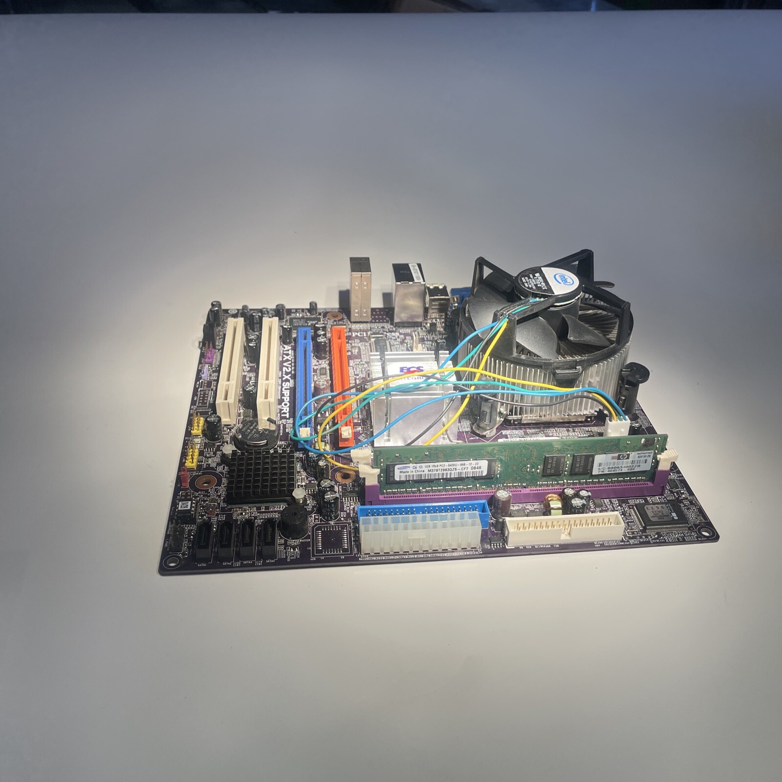 ECS Elitegroup 945GCT-M ATA133 Serial ATA Motherboard Intel with CPU and Memory