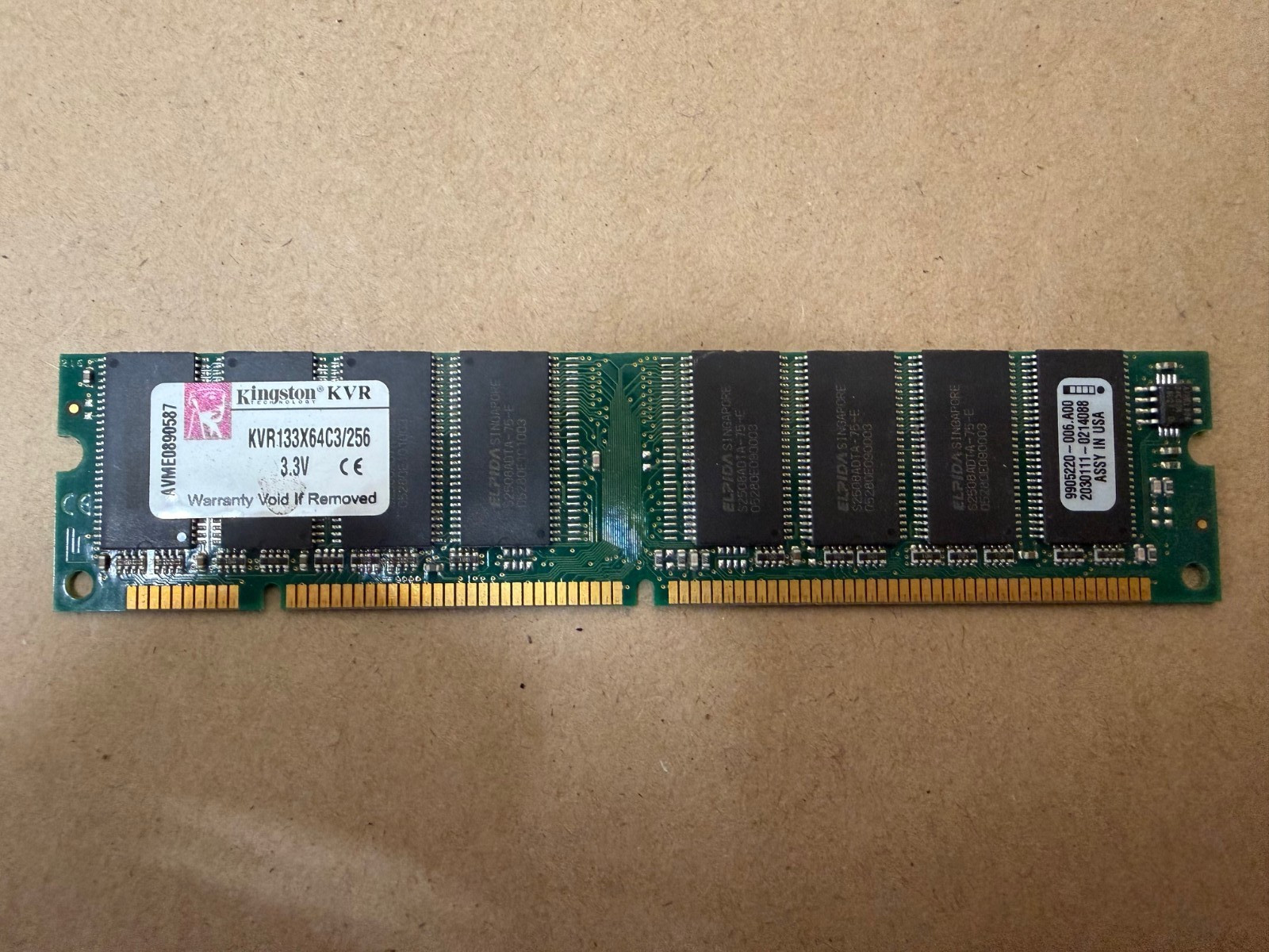 Kingston Technology KVR133X64C3/256 SDRAM Memory