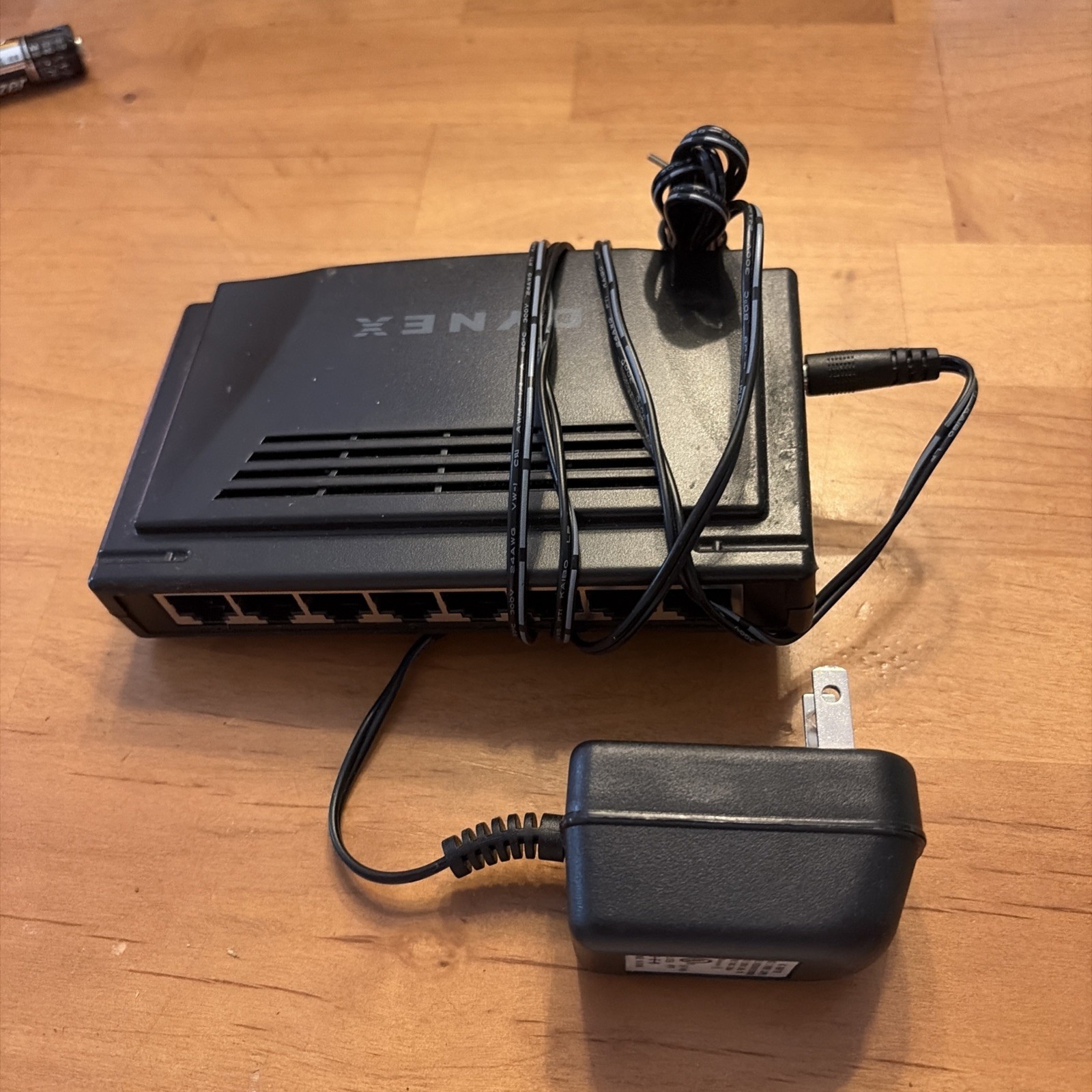 DYNEX DX-ESW5 10/100 FAST 5-PORT ETHERNET SWITCH & POWER ADAPTER 