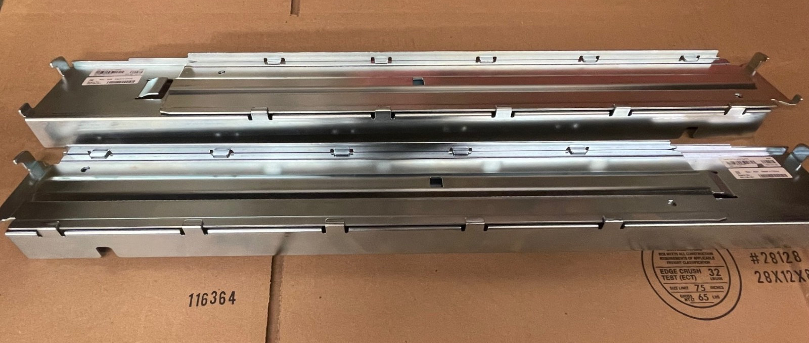 HP 882195-001 3U rack mount kit for StoreEver MSL3040 2 rails per set.