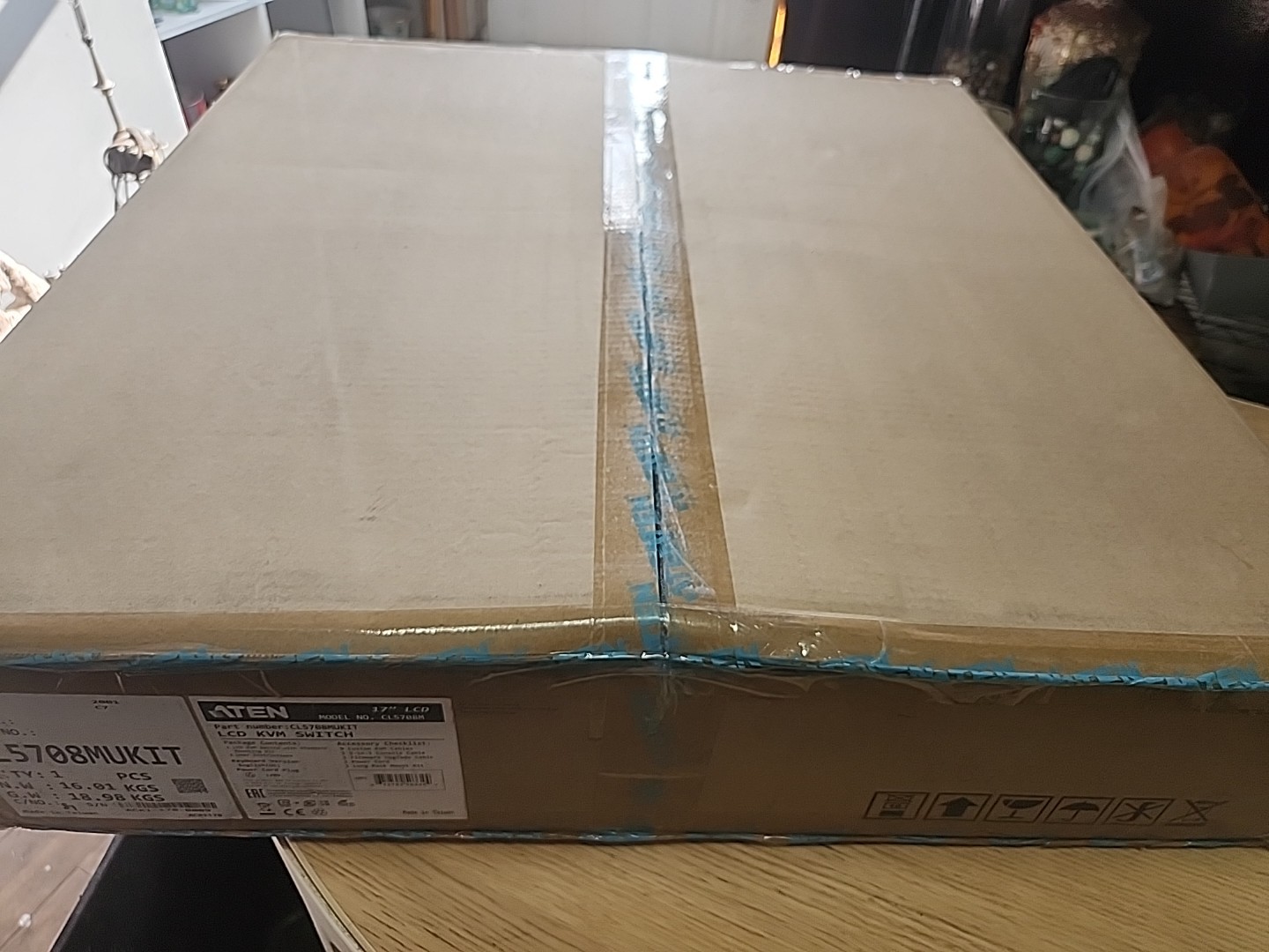 Aten CL5708MUKIT  17" Single Rail LCD KVM Bundle BRAND NEW