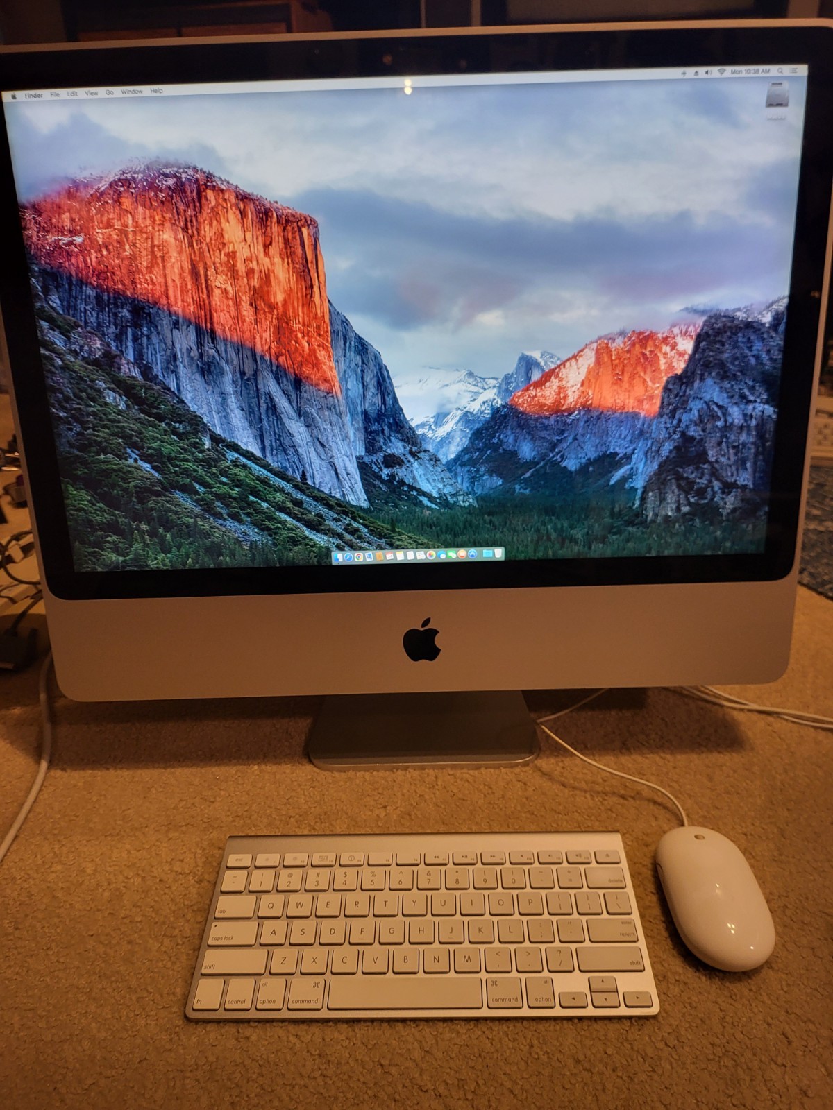 Apple iMac A1225 24" Desktop W/ Wireless Keyboard & Mouse. Ready to use