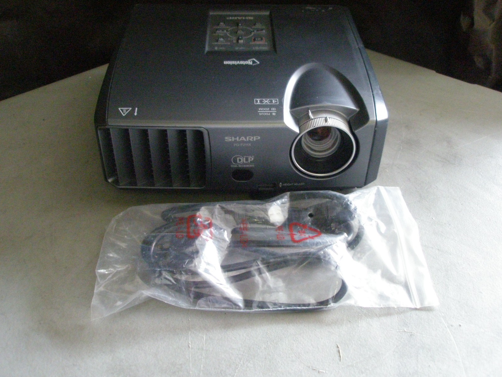SHARP NOTEVISION PG-F211X DLP PROJECTOR, IMAGE BRIGHT & CLEAR, NEW LAMP
