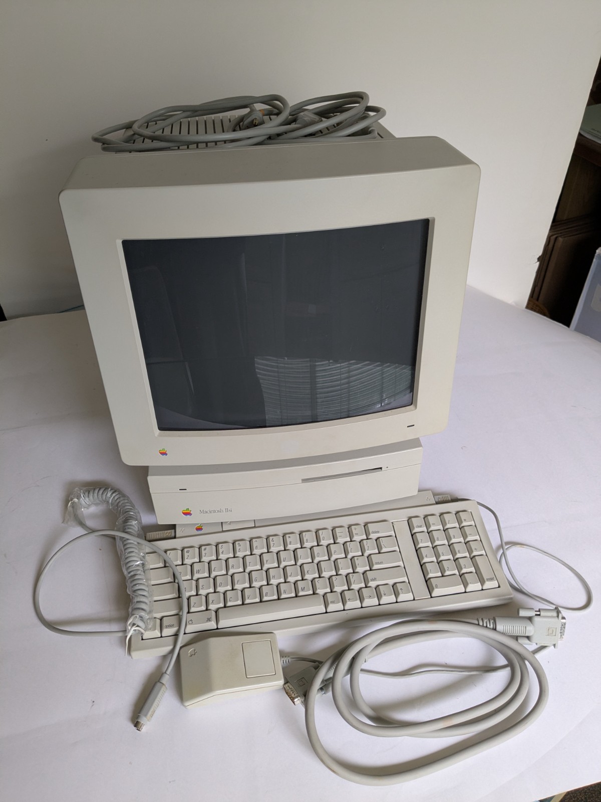 1992 Macintosh IIsi -Complete-Original Boxes-Matching Serials-Student Edition