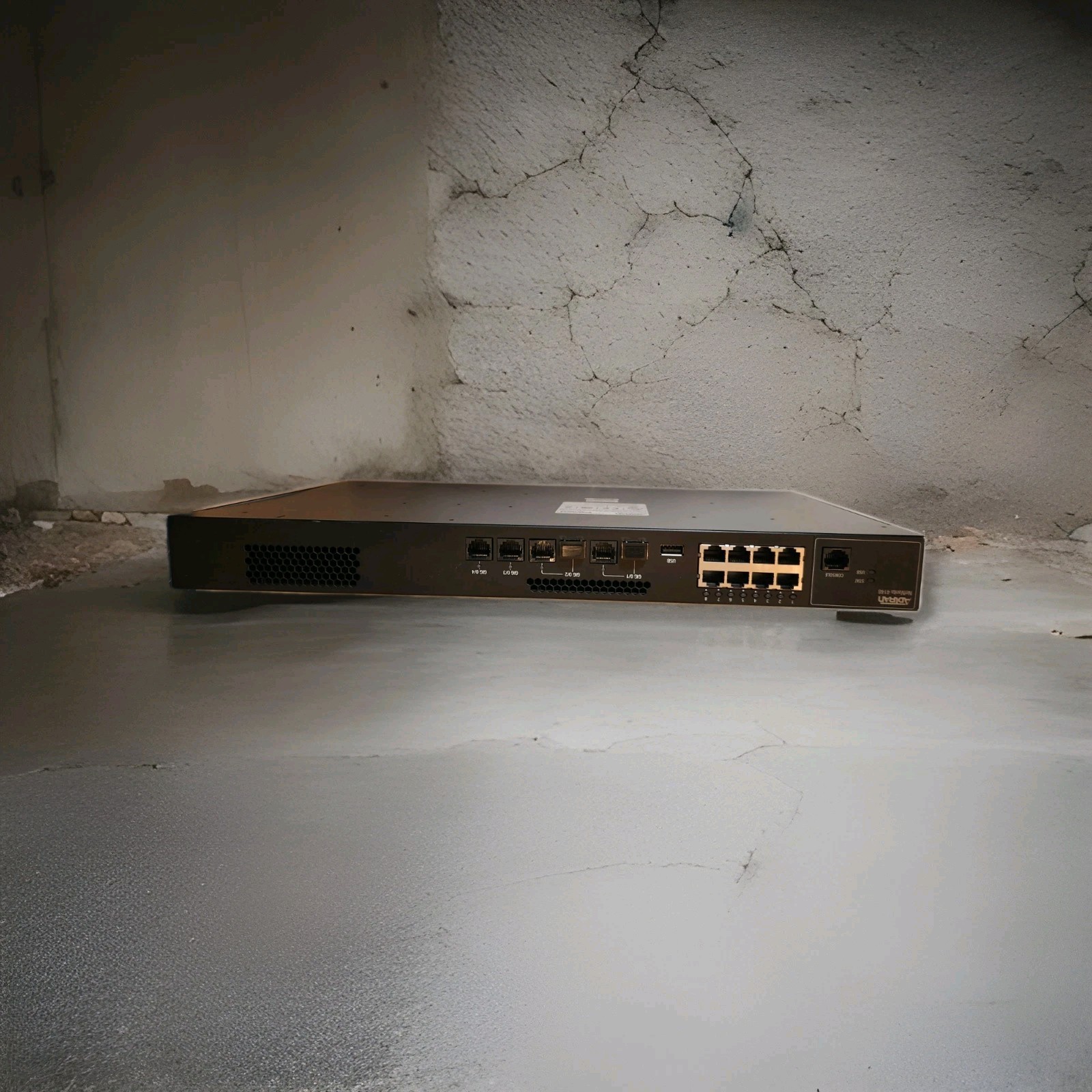 Adtran NetVanta 4148  4 port Router  / 8 port switch 