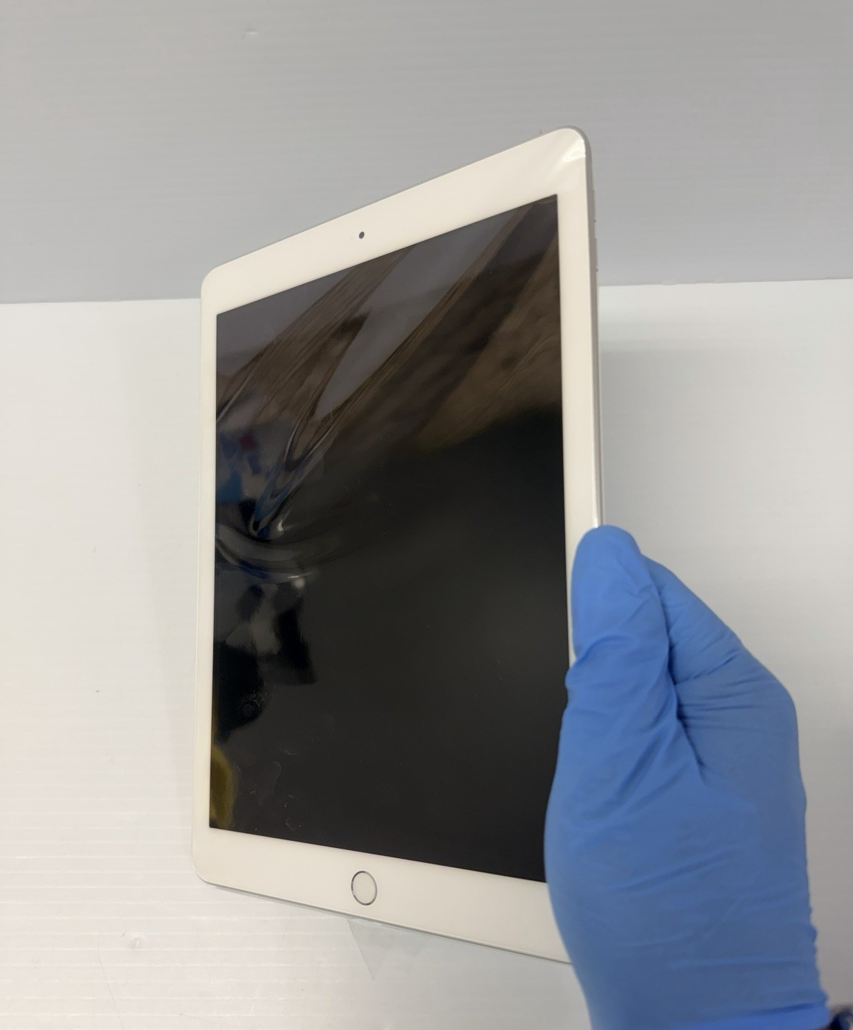 NEW Open Box Apple iPad 6th Gen 128GB WiFi 9.7" Silver White A1893