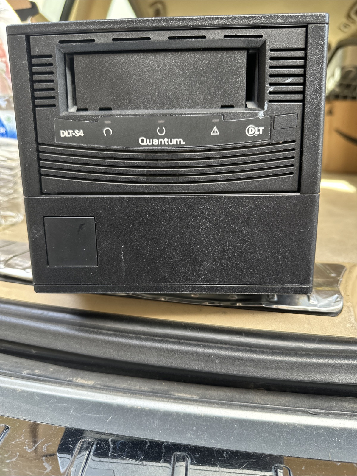 Quantum DLT-S4e External tape drive W/ Tape & Cleaner Tape