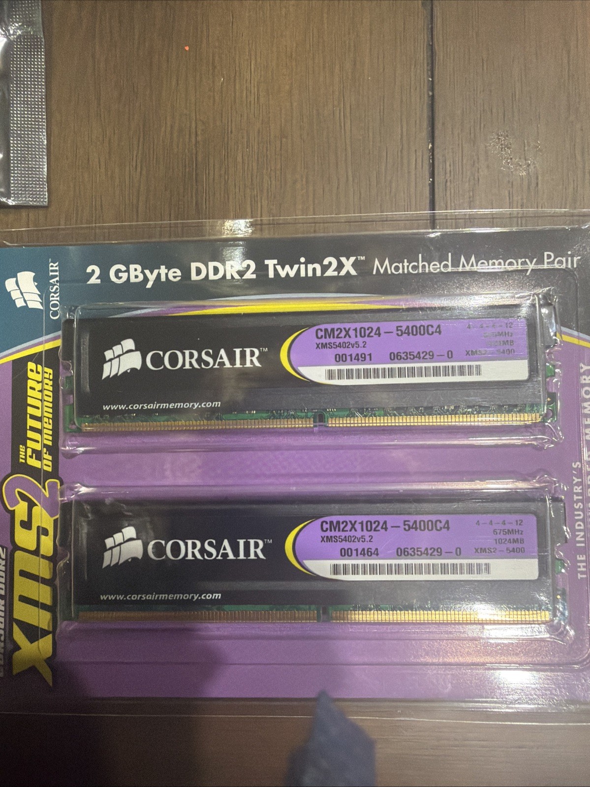 NEW Corsair XMS2 2GB DDR2 Twin 2X Matched Memory Pair (CM2X1024-6400C4)