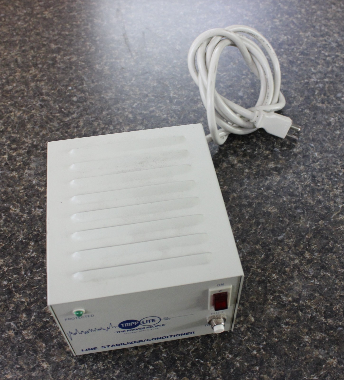 Tripp Lite LS604 Power Supply Line Stabilizer Conditioner 120V 600W #0397