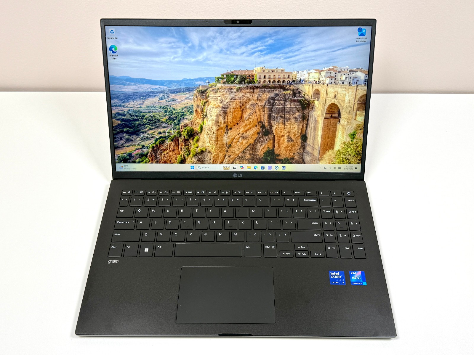LG gram 15Z90S 15.6" Full HD Touchscreen 1.4GHz Ultra 7 155H 16GB RAM 1TB SSD