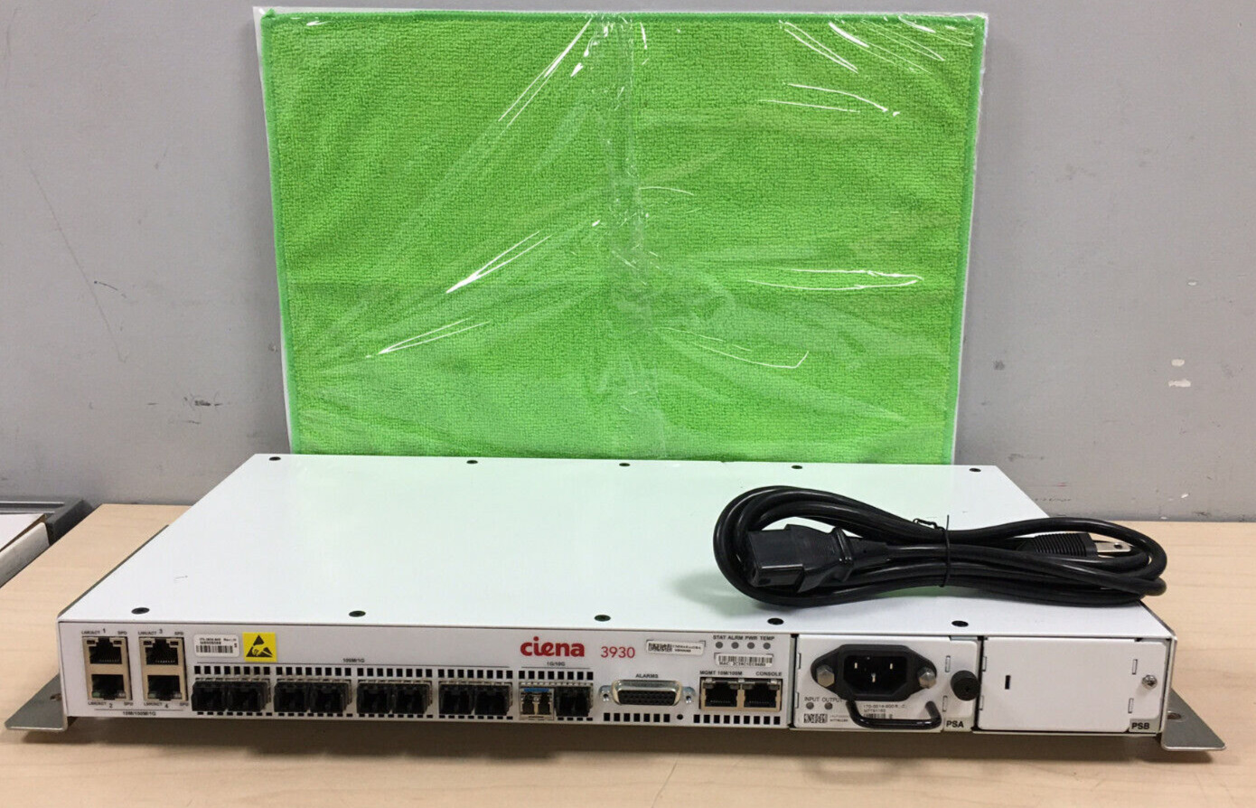 Ciena 3930 Ethernet Service Delivery Switch 170-3930-900 W/ RACK MOUNTS