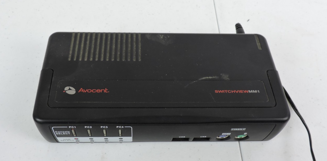 Avocent SwitchView MM1 4-Port USB VGA KVM Switch 4SVPUA10 w/ Power Adapter