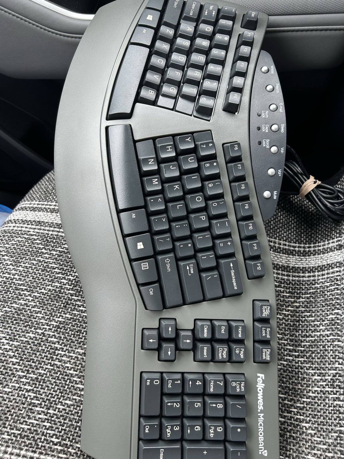 Fellowes Microban Split Design 98915 Wired Keyboard