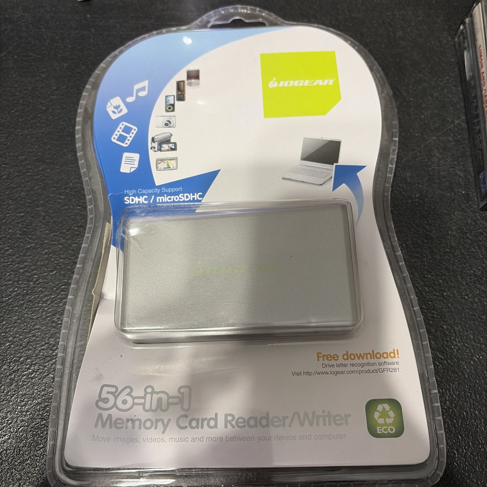 IOGEAR 56-in-1 Memory Card Reader Writer GFR281 USB 2.0 SD SDHC MicroSD NIP New