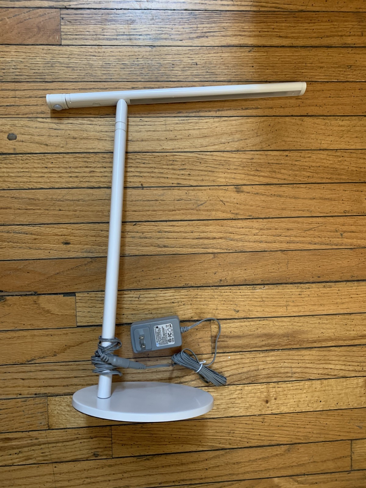 HON Articulating Desk Lamp Model 69E110P White Built-in occupancy sensor