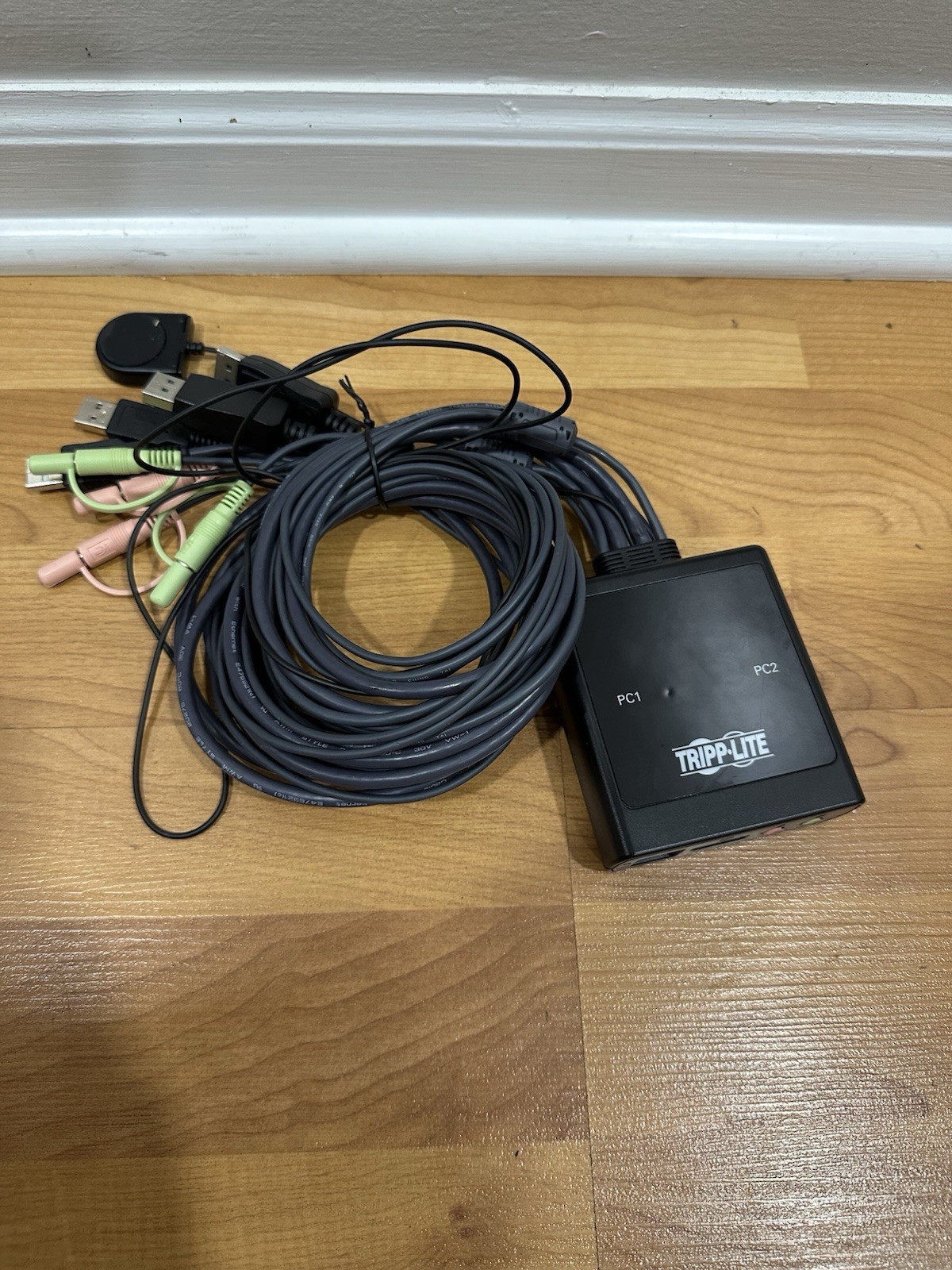 Tripp Lite 2-Port USB DisplayPort Cable KVM Switch W A/V Peripheral Sharing