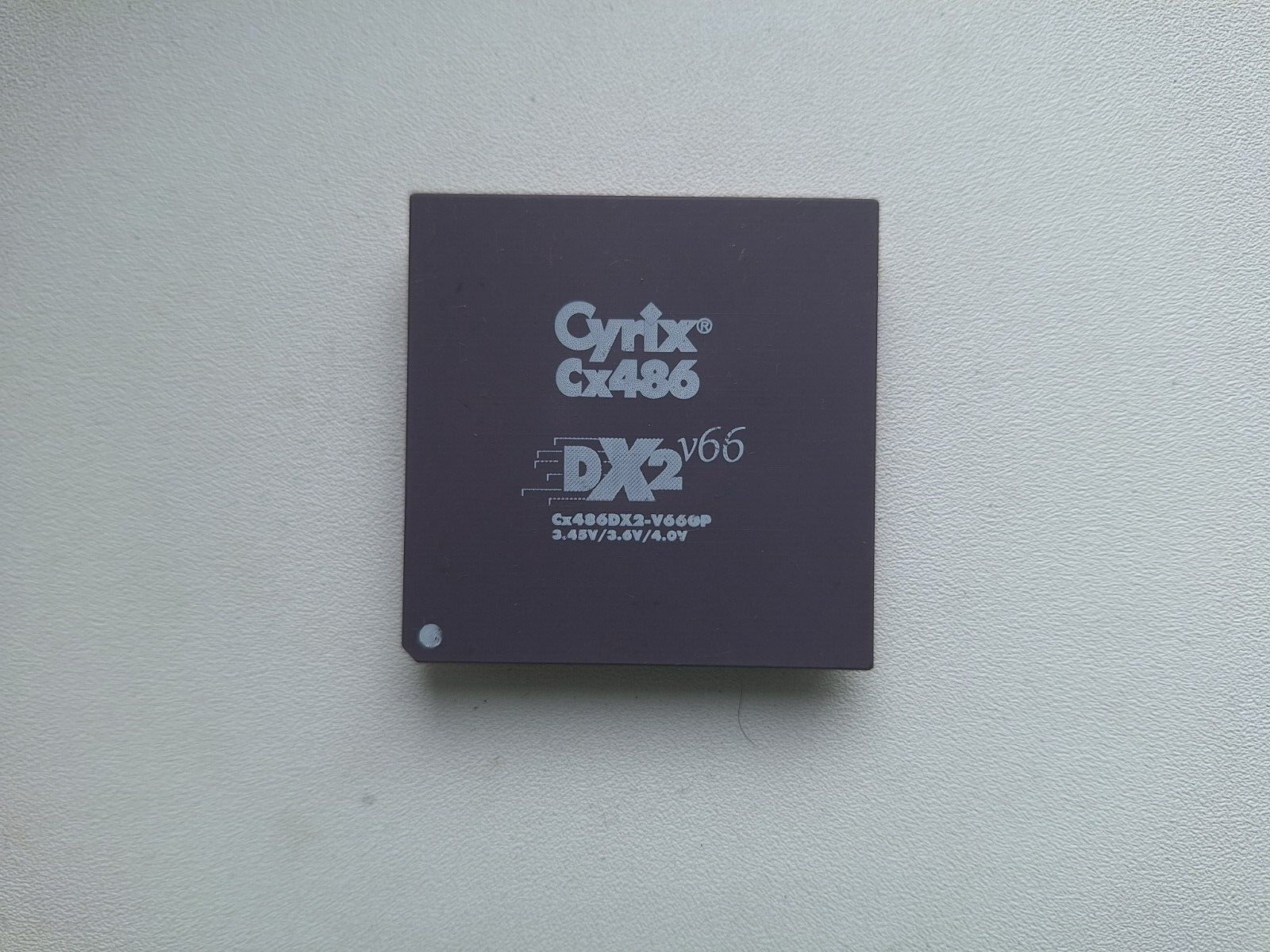 Cyrix CX486DX2-v66GP 3.45V/3.6V/4.0V 486 DX2-66 vintage CPU GOLD