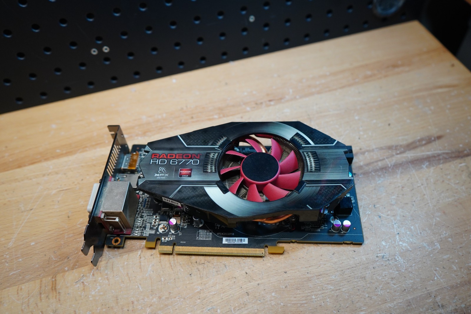 (L) XFX AMD Radeon HD 6770 1GB GDDR5 Graphics Card DVI HDMI DisplayPort