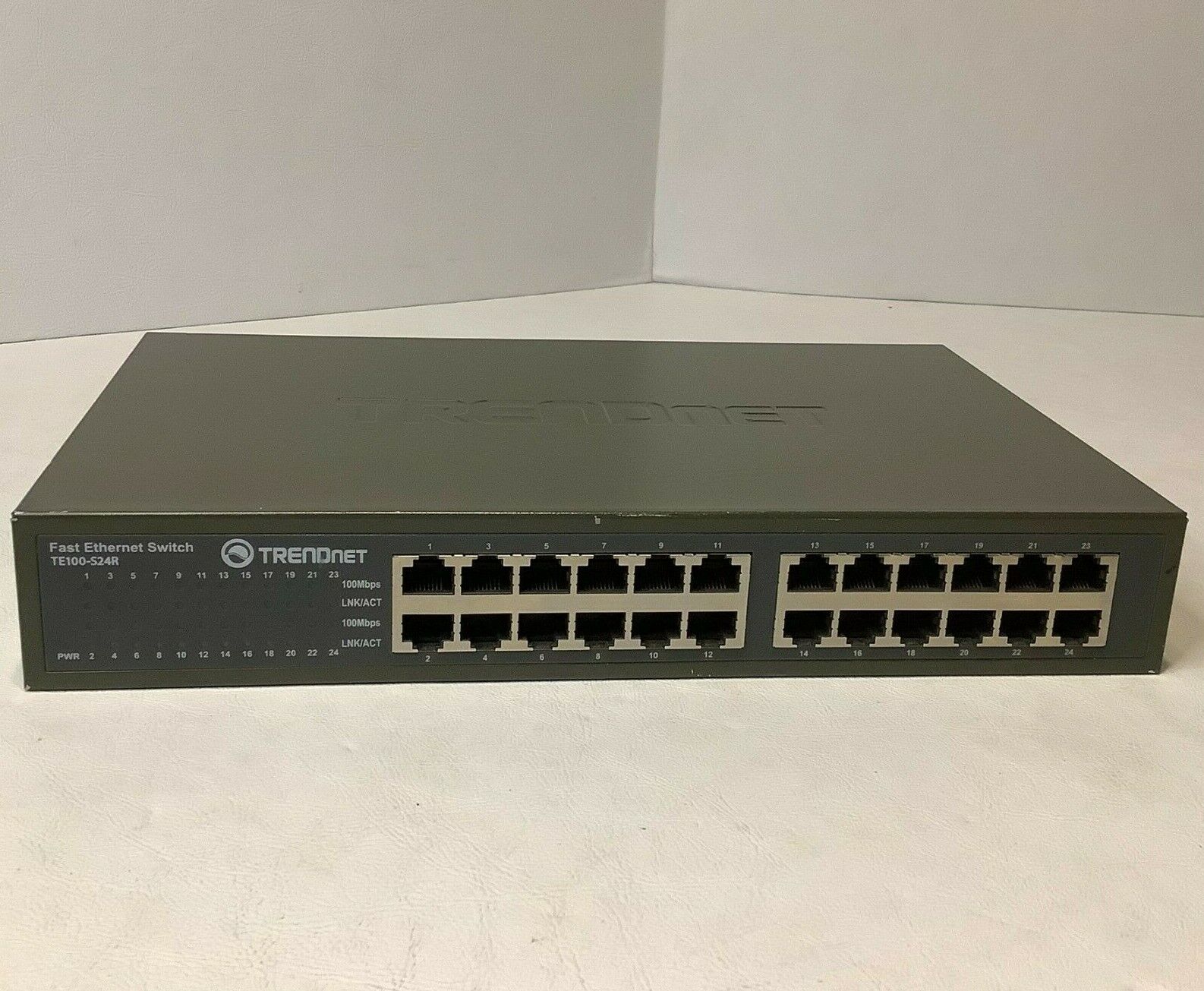 Trendnet TE100-S24R 24 Port 10/100mbps Fast Ethernet Switch Compact