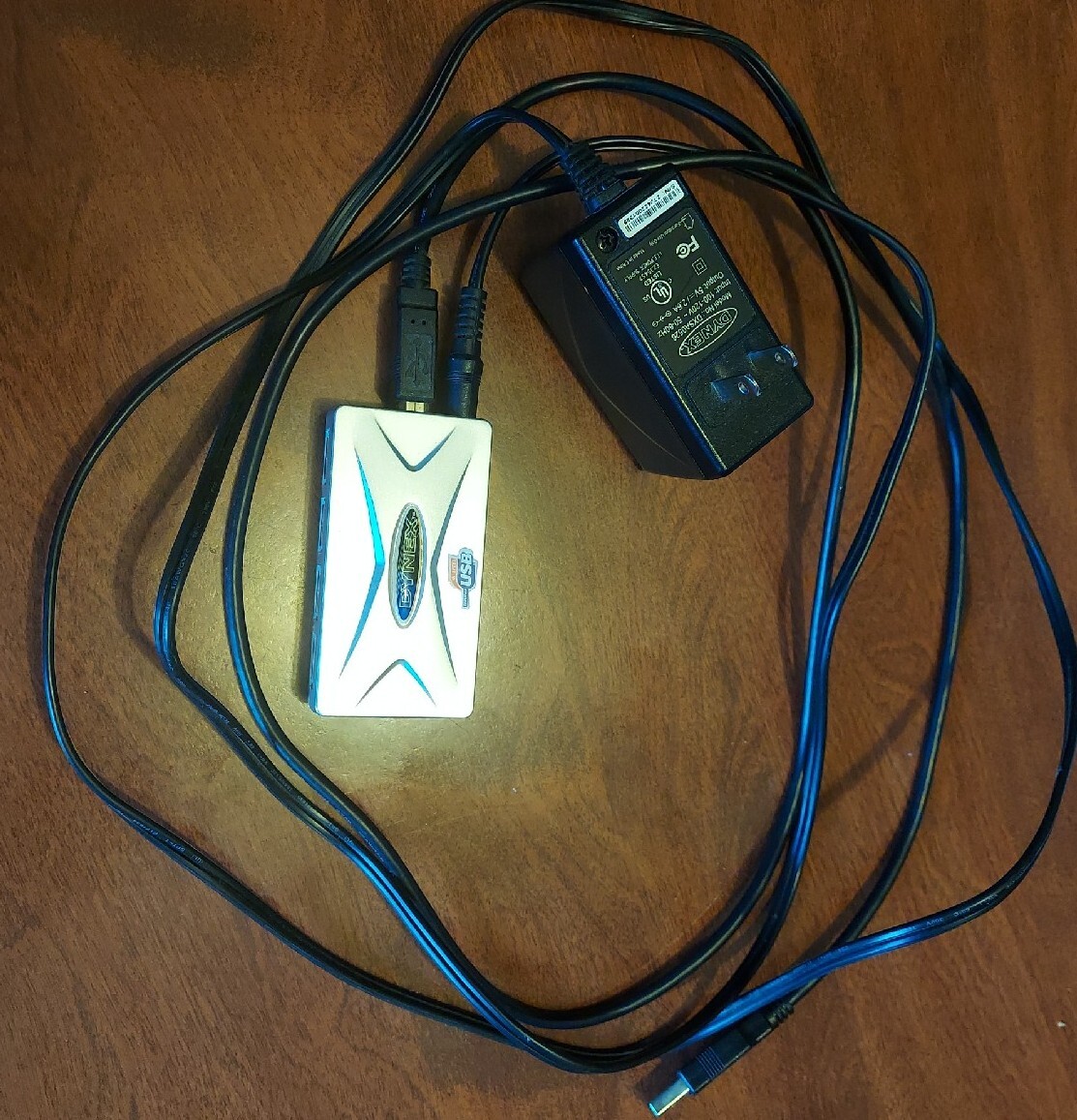 Dynex USB 2.0 4-Port USB Hub Model DX-H420P with USB Cable 