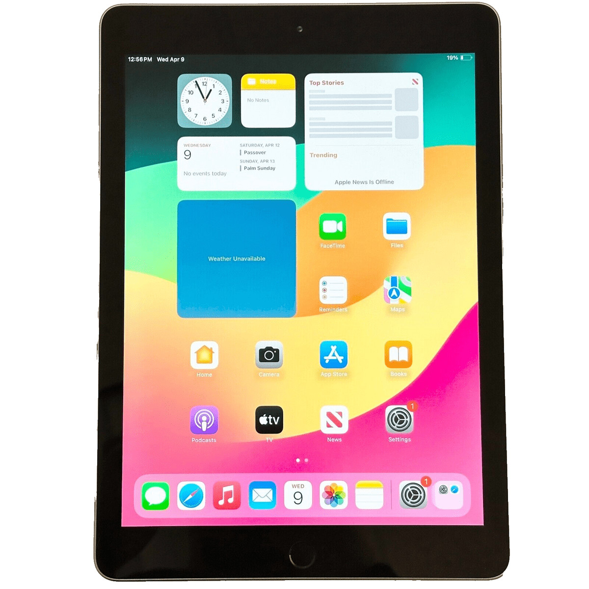Apple iPad (6th Generation) 9.7-inch 32GB Wi-Fi Only A1893 - Space Gray (Read...