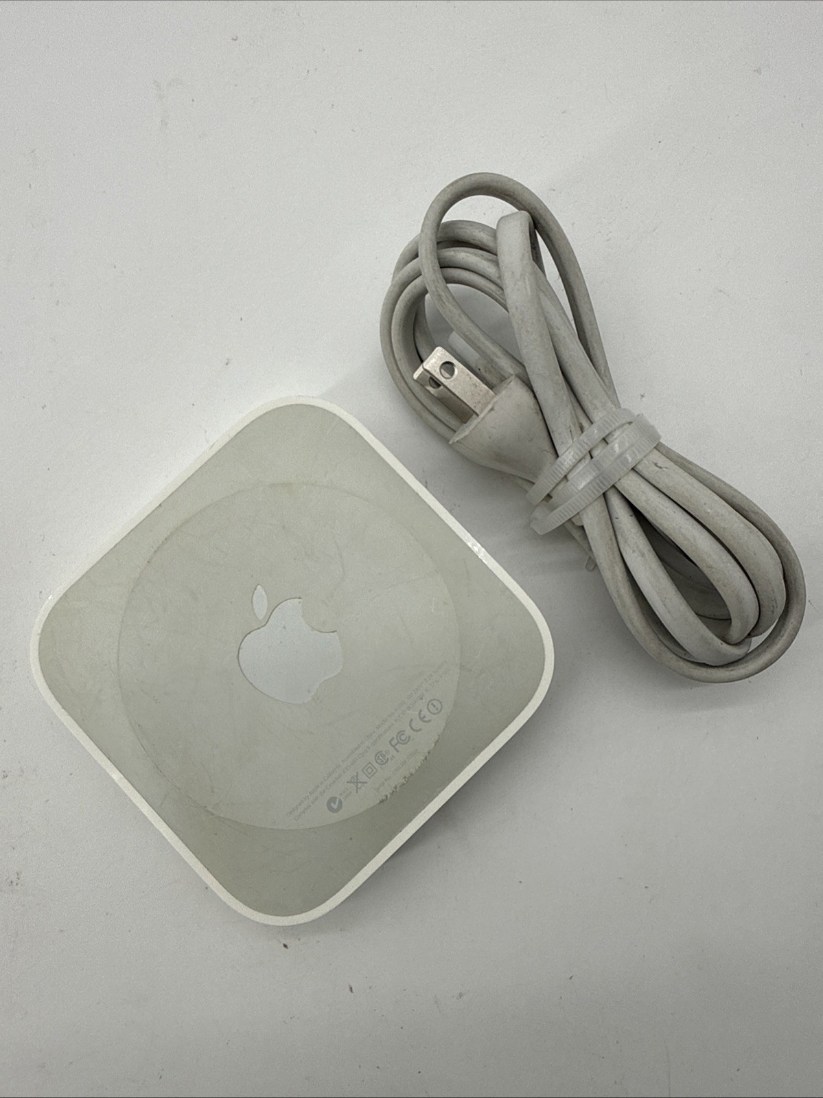 Apple AirPort Express 2nd Generation Base Station Wi-Fi Router A1392