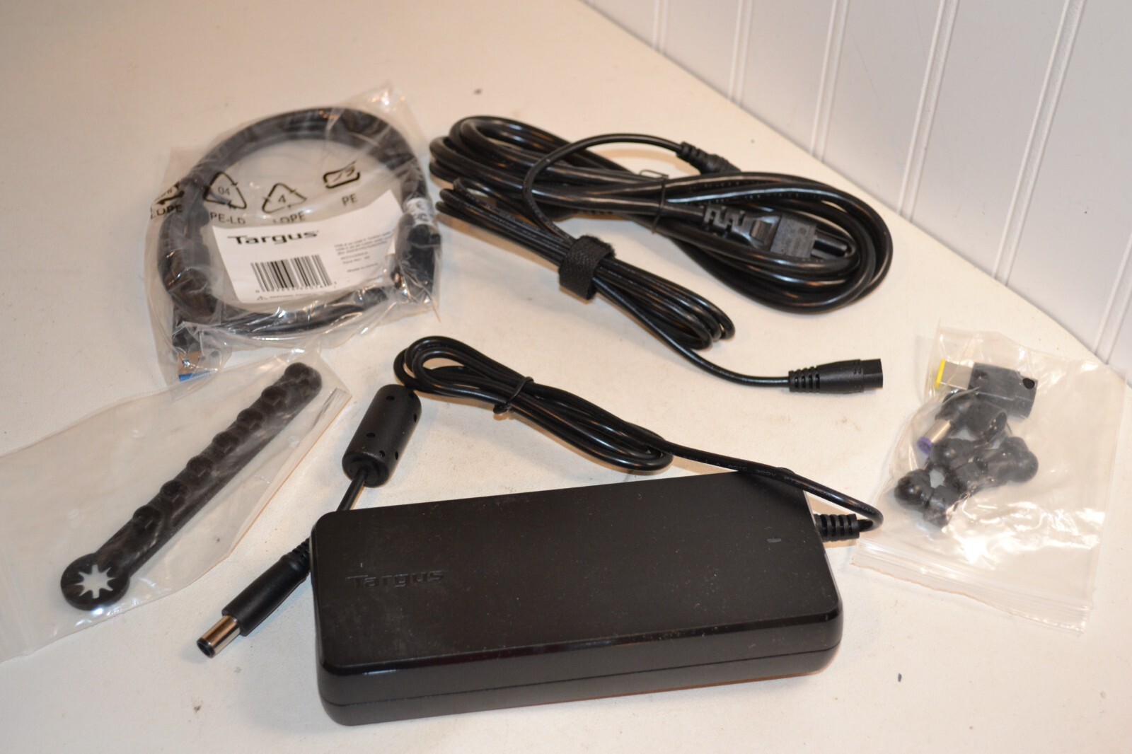 Genuine Targus 150W AC Adapter Charger APA151 In 100-240v out 20.5V 7.31A